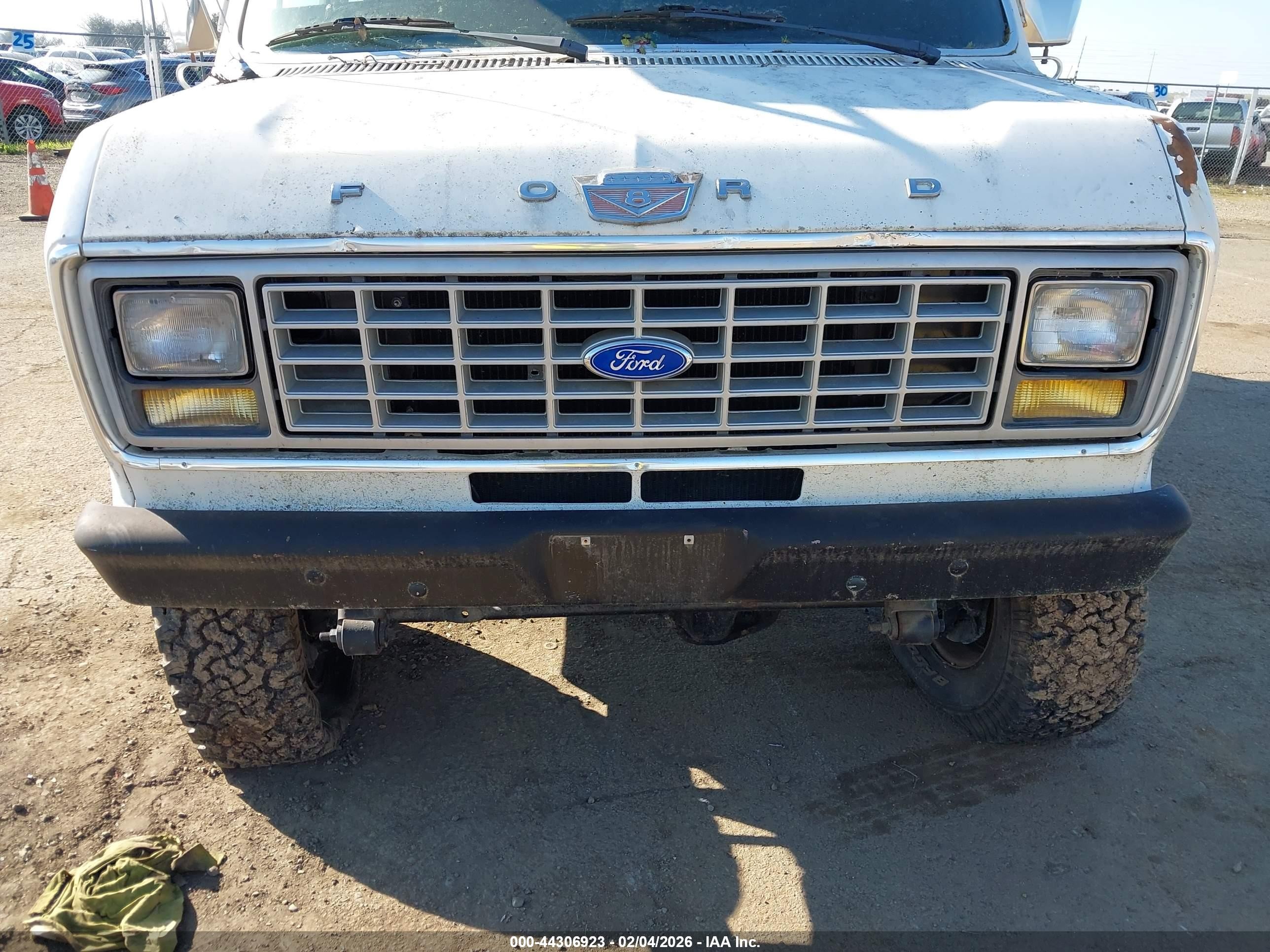 1981 Ford Econoline E250 Van White vin: 1FTGE26GXBHA71131