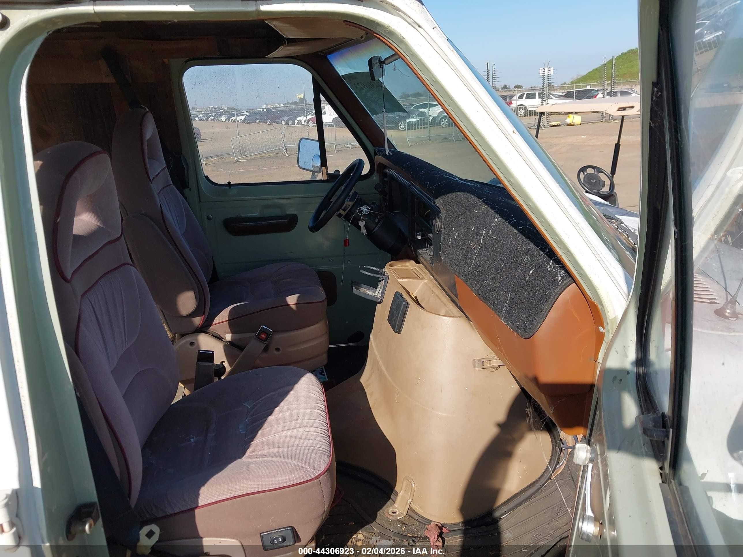 1981 Ford Econoline E250 Van White vin: 1FTGE26GXBHA71131