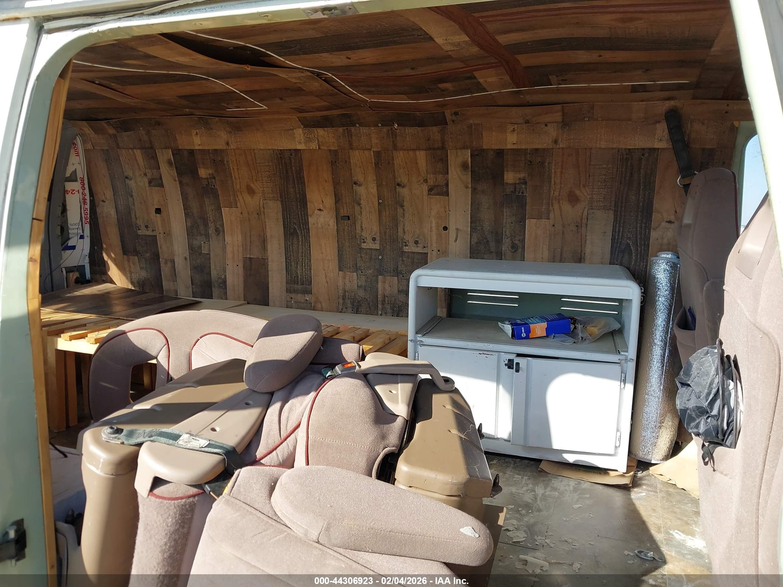 1981 Ford Econoline E250 Van White vin: 1FTGE26GXBHA71131