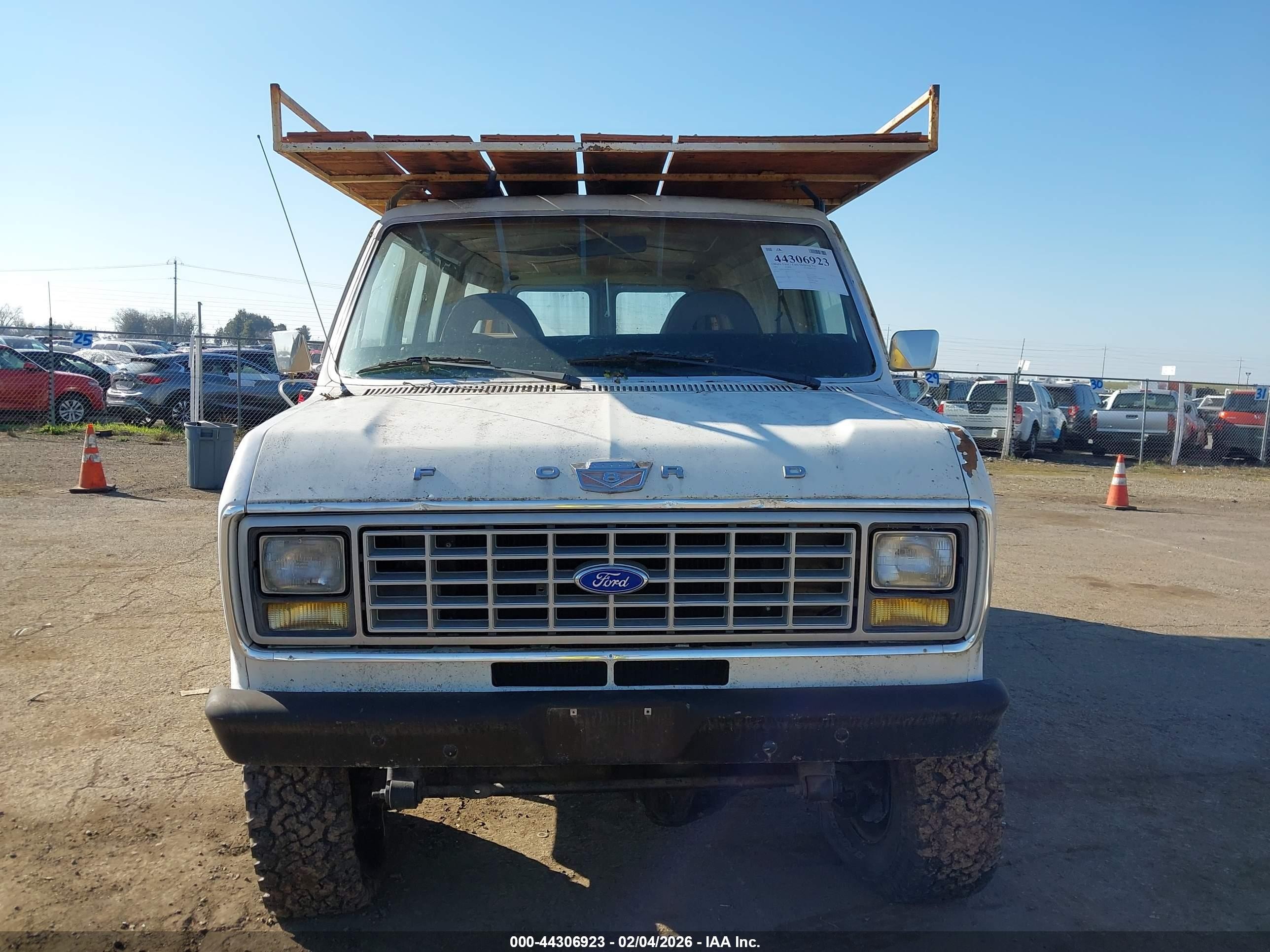 1981 Ford Econoline E250 Van White vin: 1FTGE26GXBHA71131