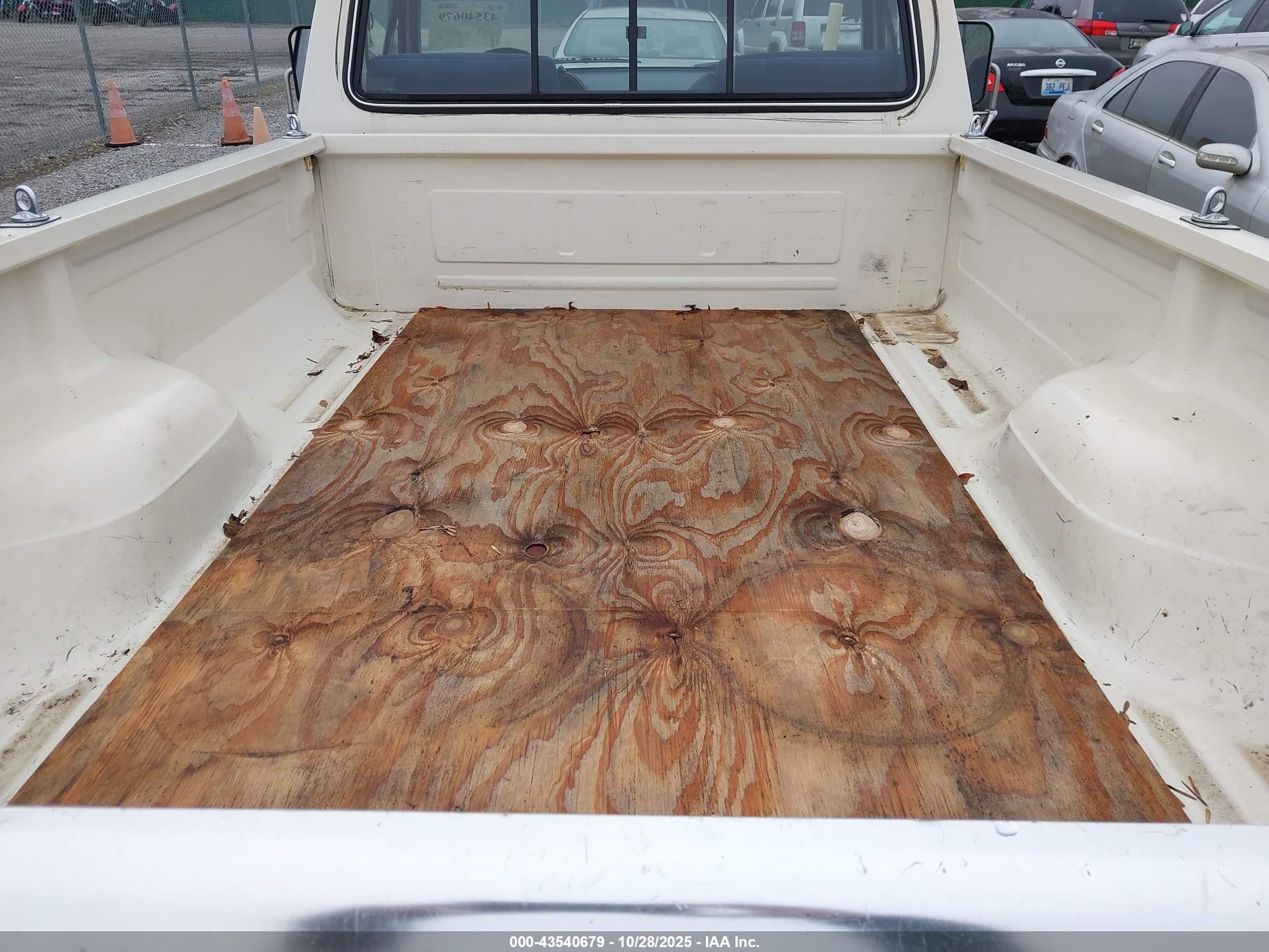 1987 Ford F250   Cream vin: 1FTHF2516HPA97061