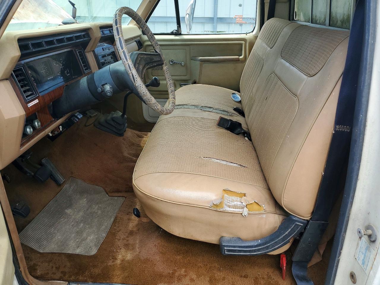 1983 Ford F250 White vin: 1FTHF2517DNA20205