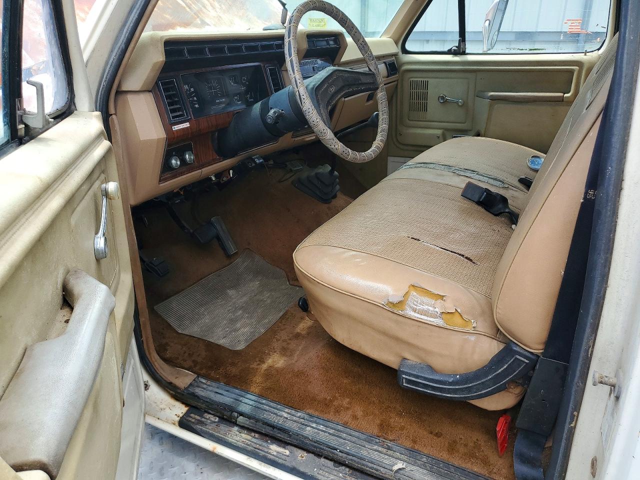 1983 Ford F250 White vin: 1FTHF2517DNA20205