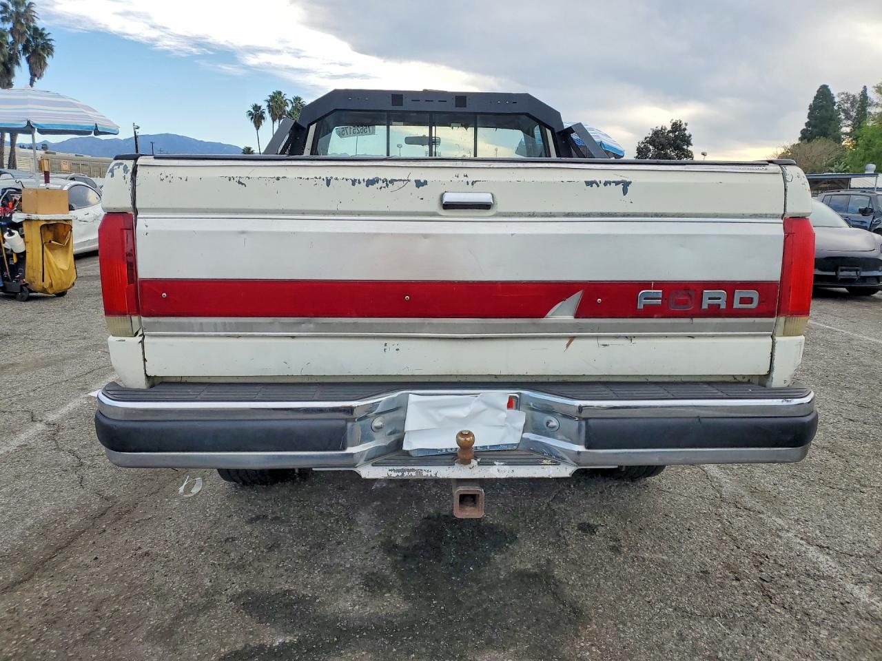 1989 Ford F250 White vin: 1FTHF25G0KPA37403