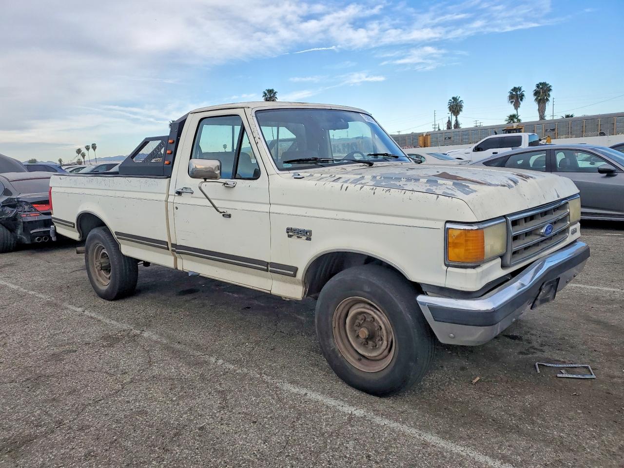 1989 Ford F250 White vin: 1FTHF25G0KPA37403