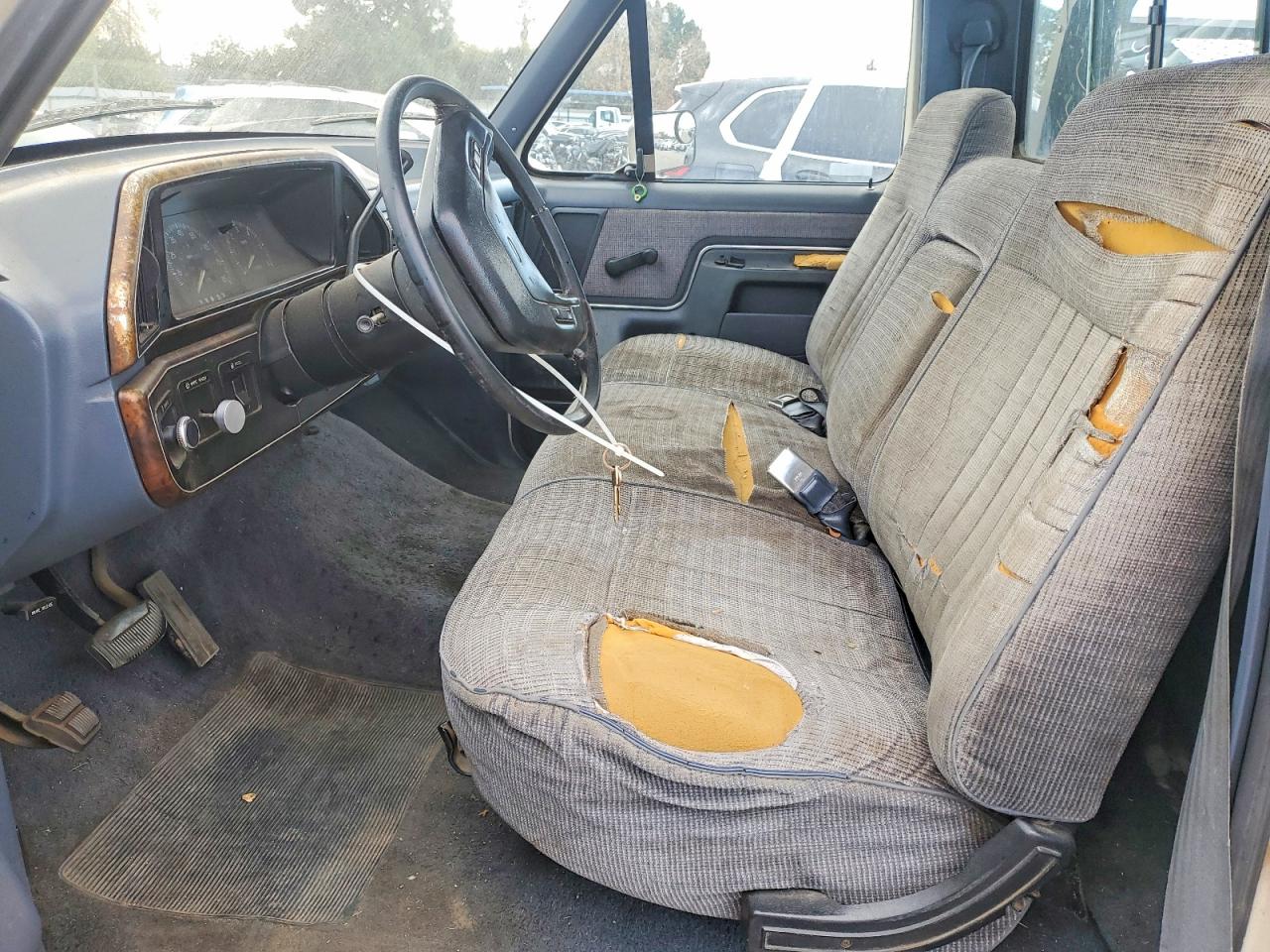 1989 Ford F250 White vin: 1FTHF25G0KPA37403