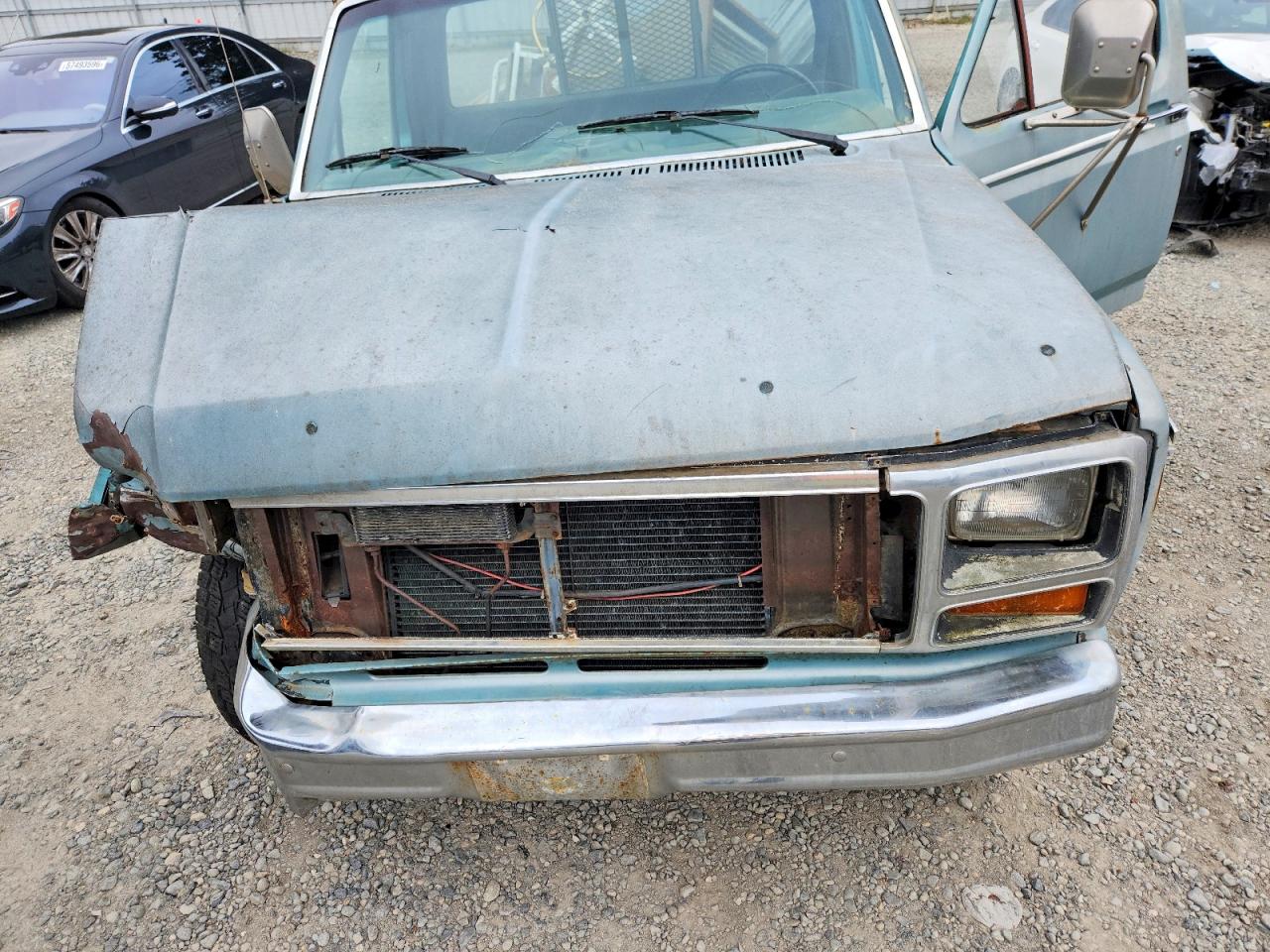 1983 Ford F250 Blue vin: 1FTHF25G1DPA37624