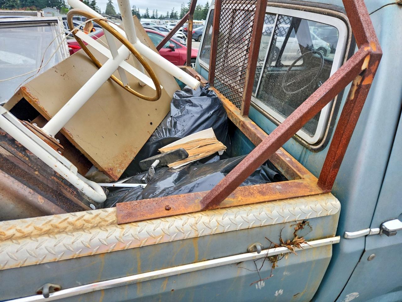 1983 Ford F250 Blue vin: 1FTHF25G1DPA37624