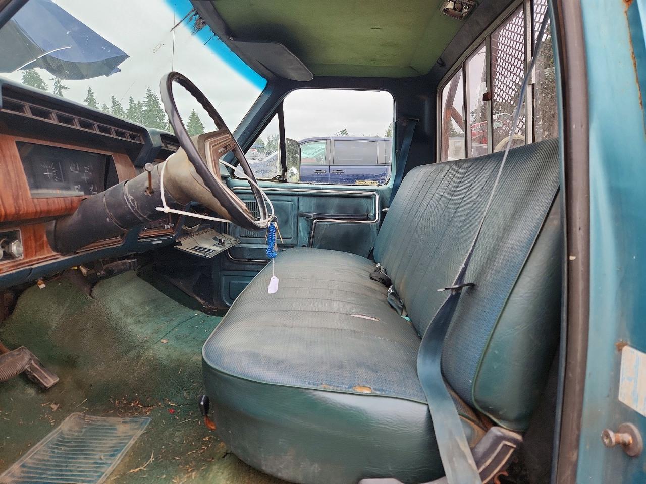 1983 Ford F250 Blue vin: 1FTHF25G1DPA37624