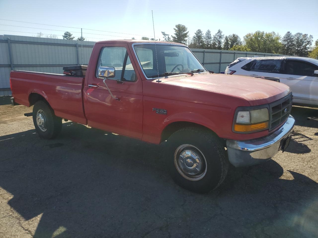 1995 Ford F250 Red vin: 1FTHF25H5SNA12257