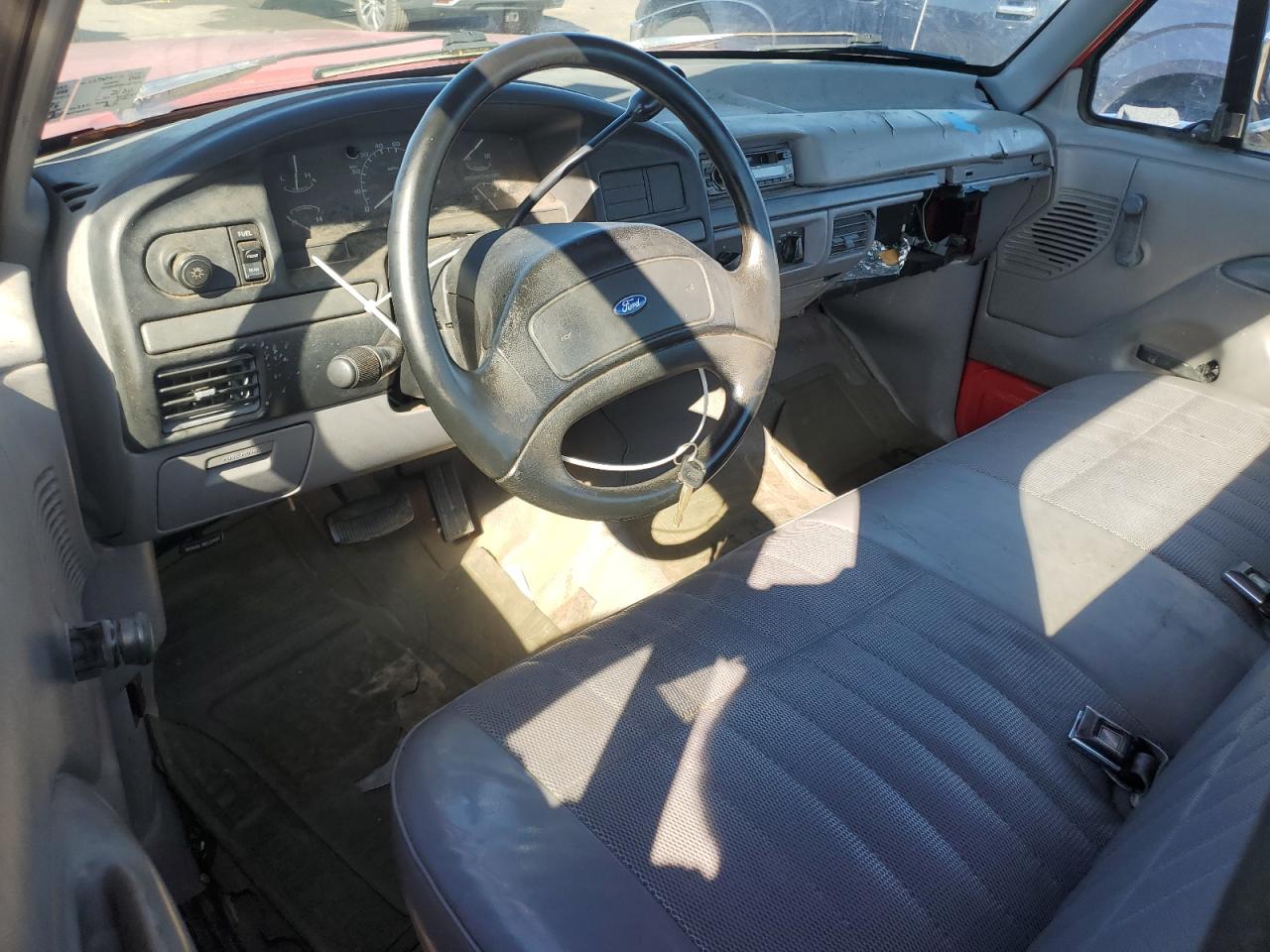 1995 Ford F250 Red vin: 1FTHF25H5SNA12257