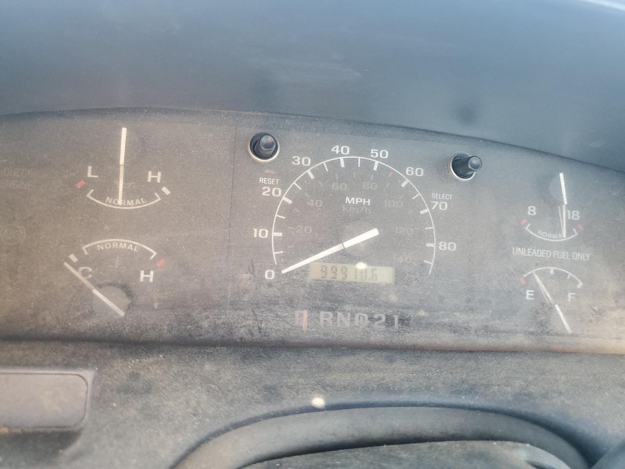 1995 Ford F250 Red vin: 1FTHF25H5SNA12257