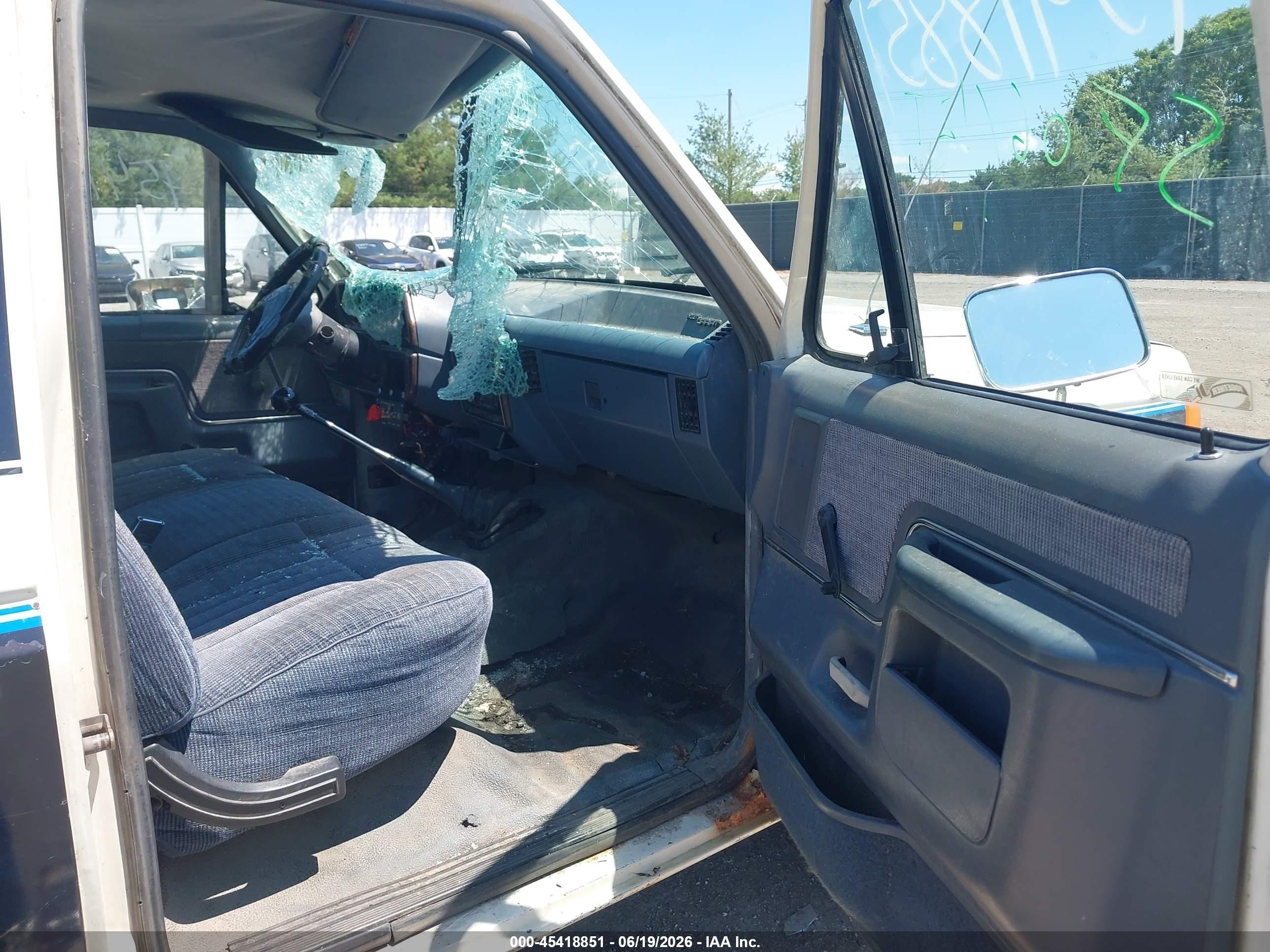 1990 Ford F250   White vin: 1FTHF25H6LLA87921