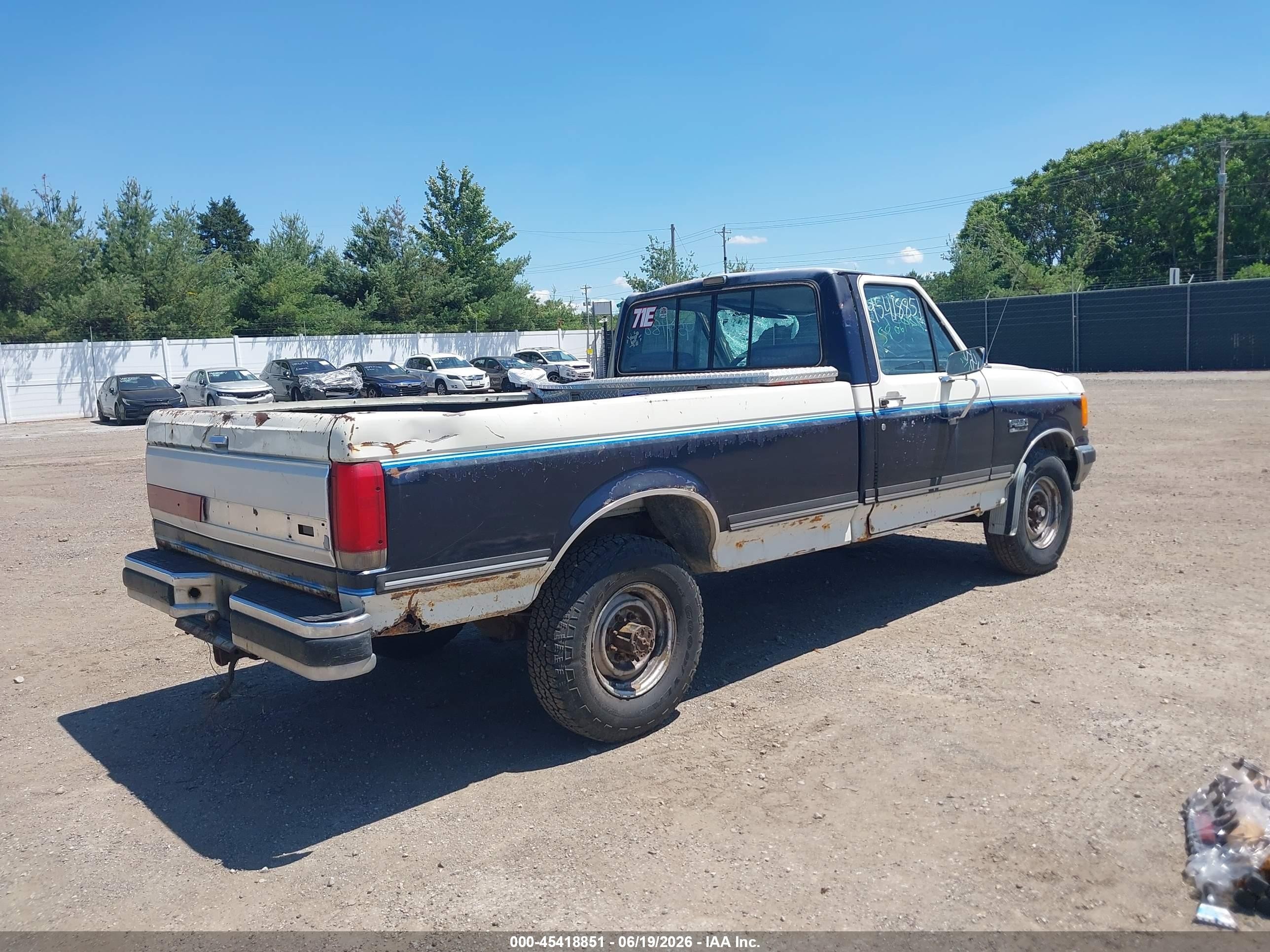 1990 Ford F250   White vin: 1FTHF25H6LLA87921