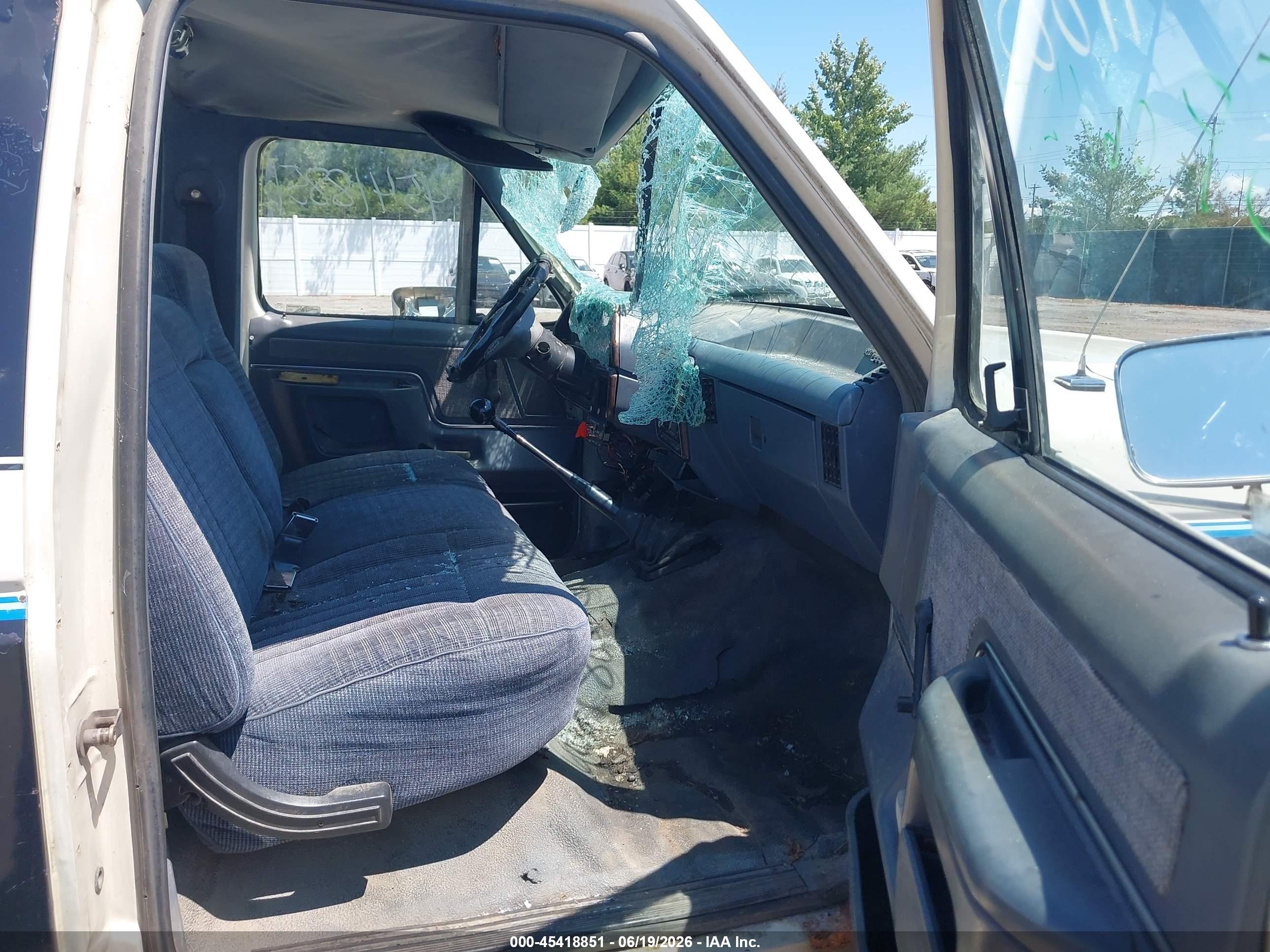 1990 Ford F250   White vin: 1FTHF25H6LLA87921