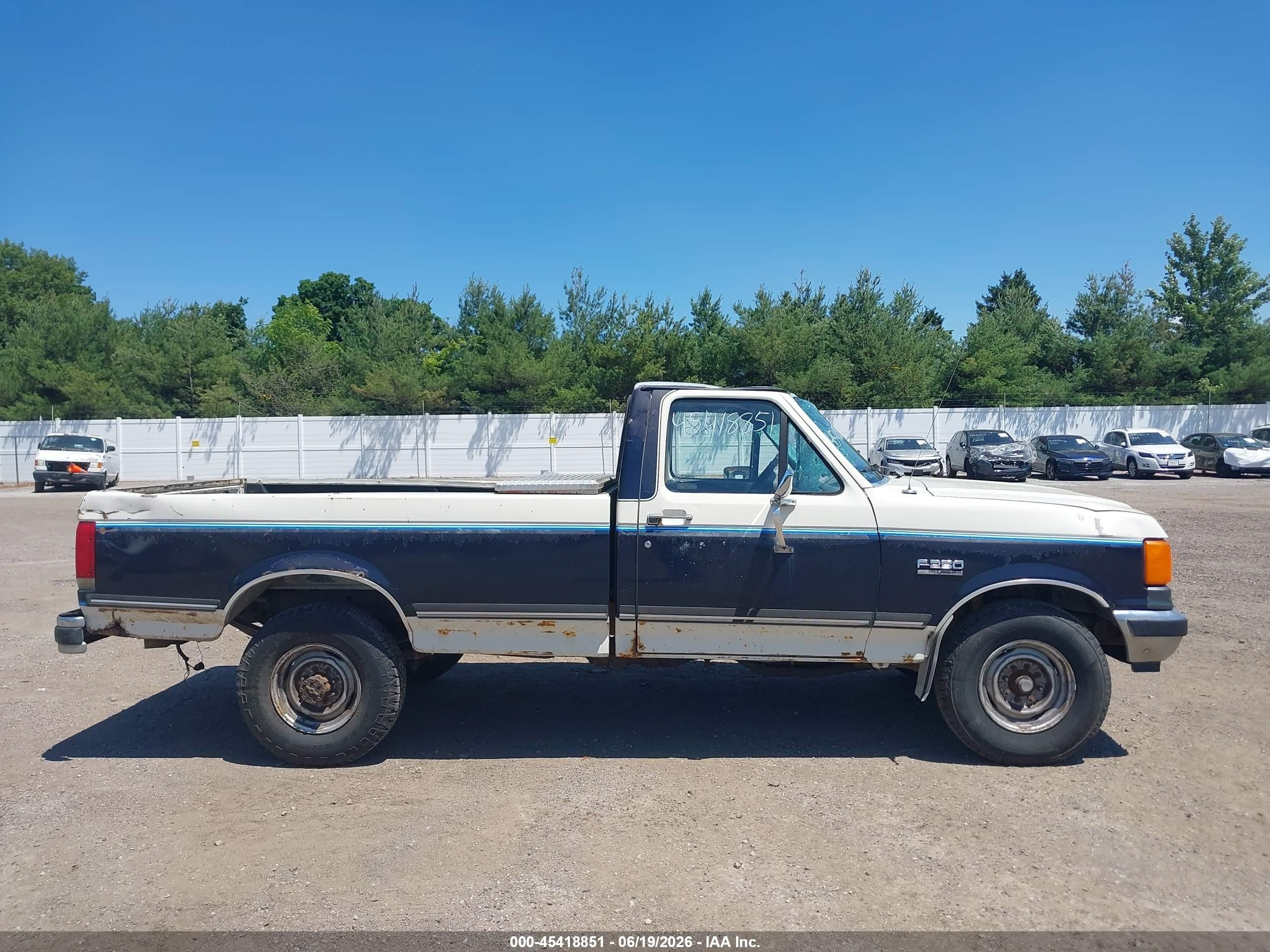 1990 Ford F250   White vin: 1FTHF25H6LLA87921