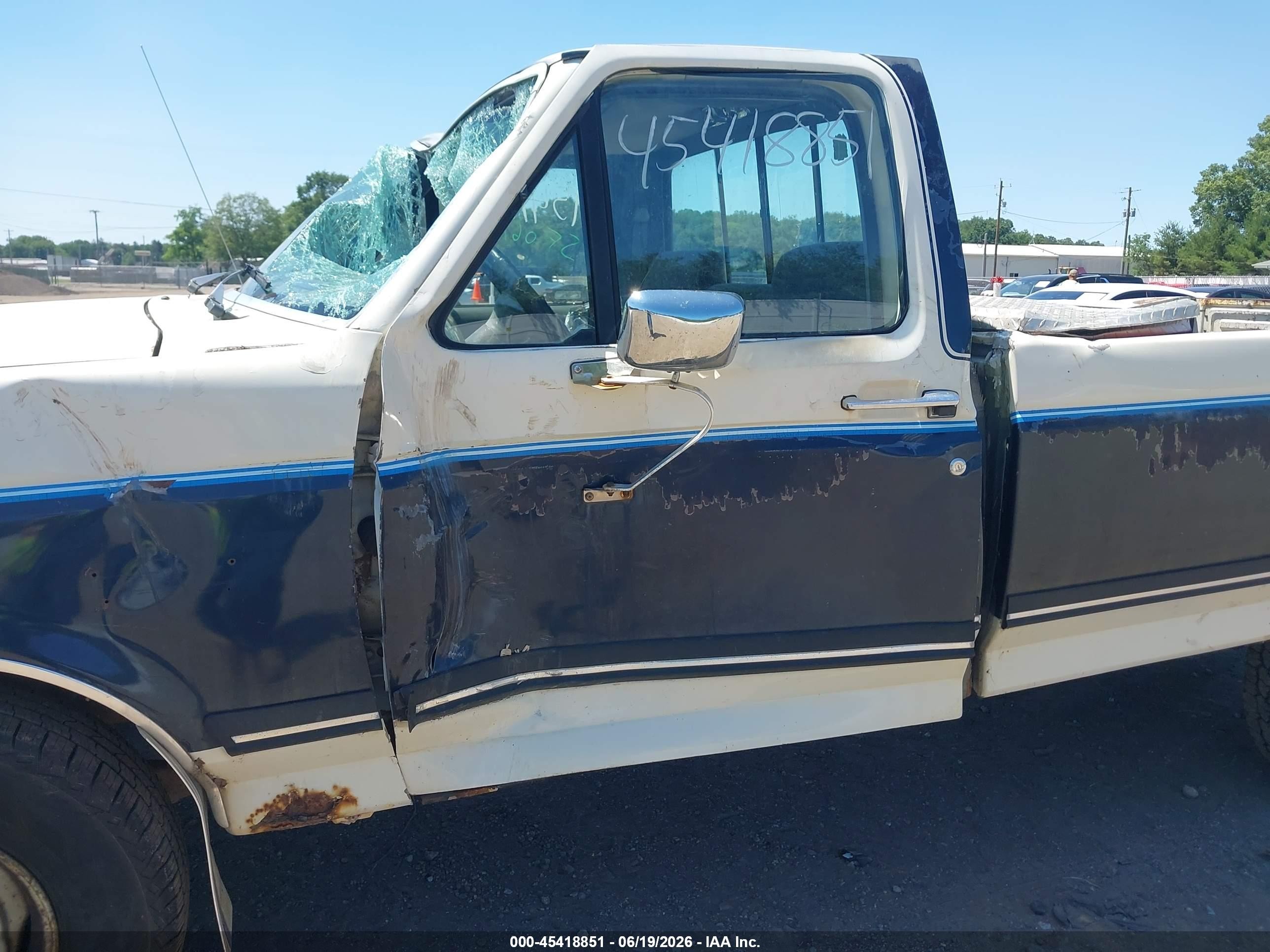 1990 Ford F250   White vin: 1FTHF25H6LLA87921