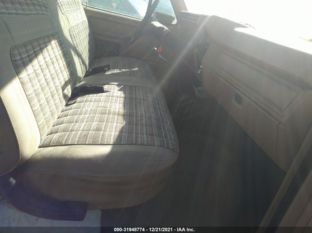 1983 Ford F250   White vin: 1FTHF25L2DPA83461