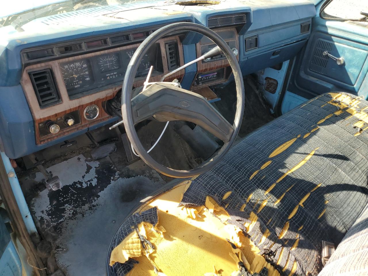 1983 Ford F250 Blue vin: 1FTHF2615DPA99988