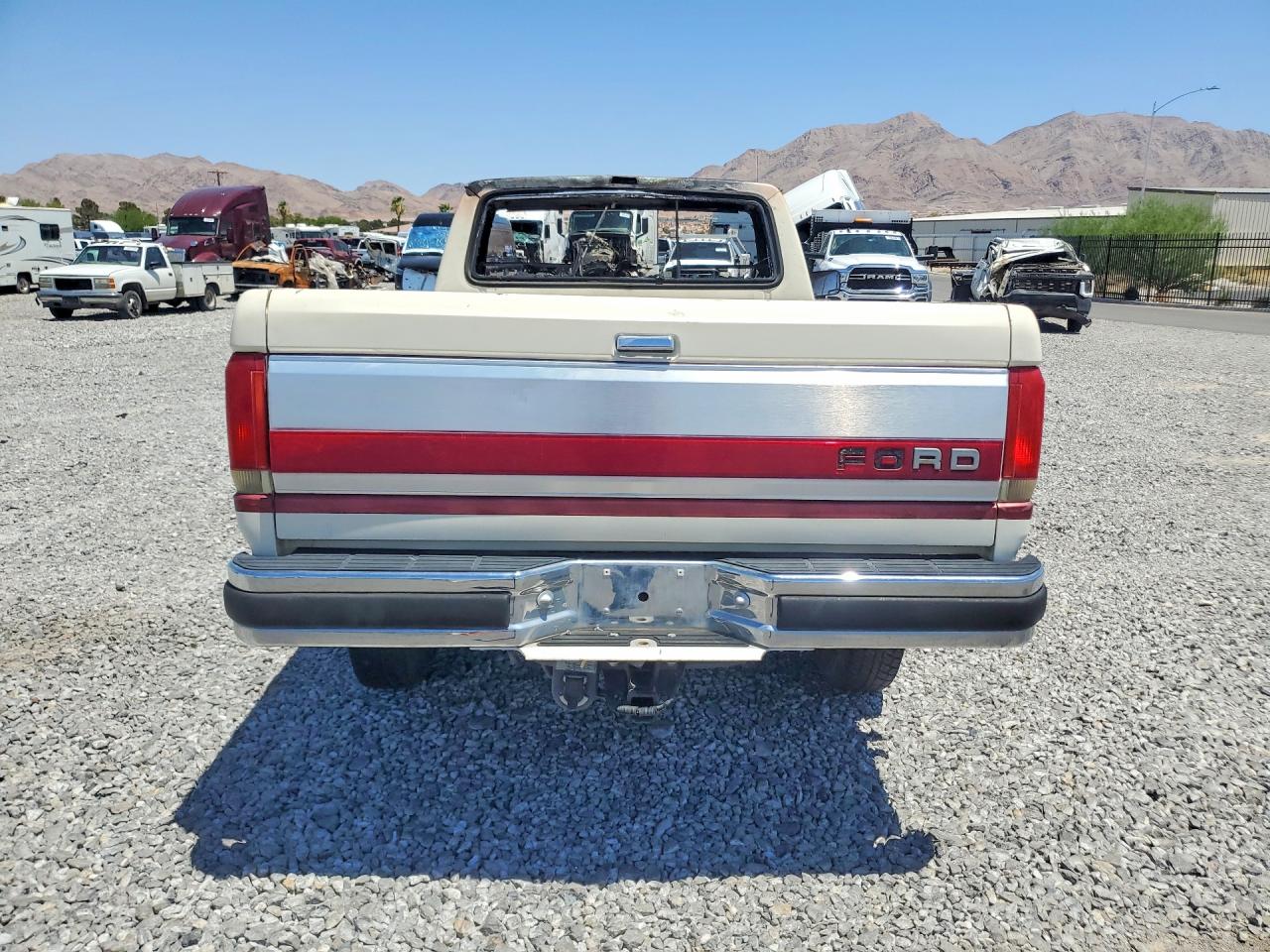 1988 Ford F250 Red vin: 1FTHF26G8JKB21513