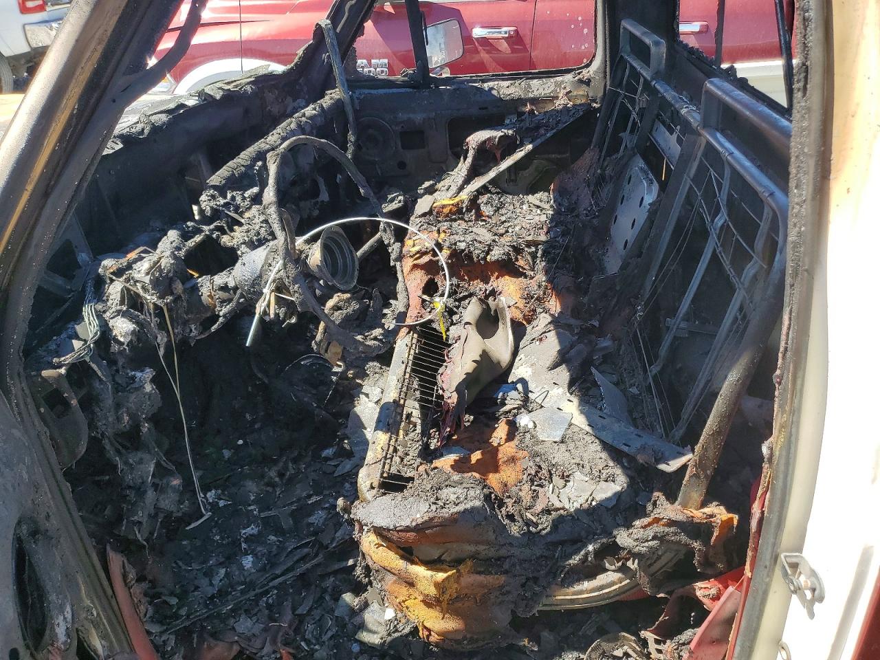 1988 Ford F250 Red vin: 1FTHF26G8JKB21513