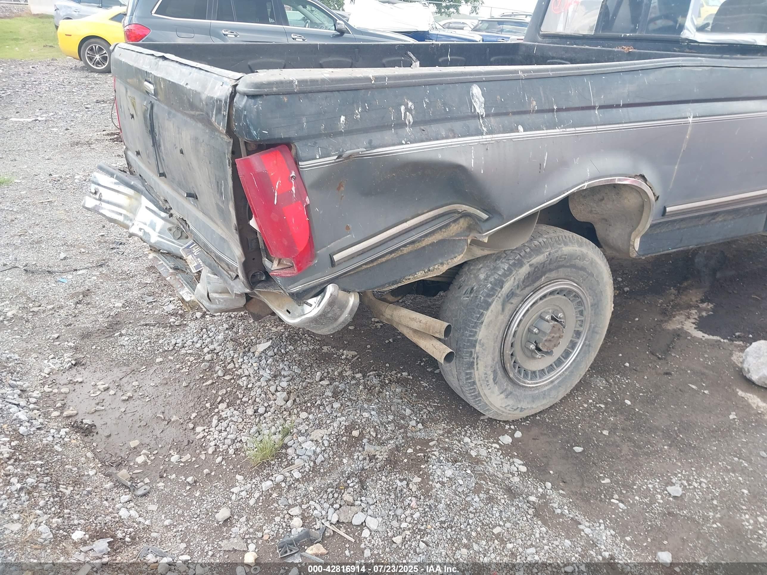 1993 Ford F250   Blue vin: 1FTHF26H4PLB00833