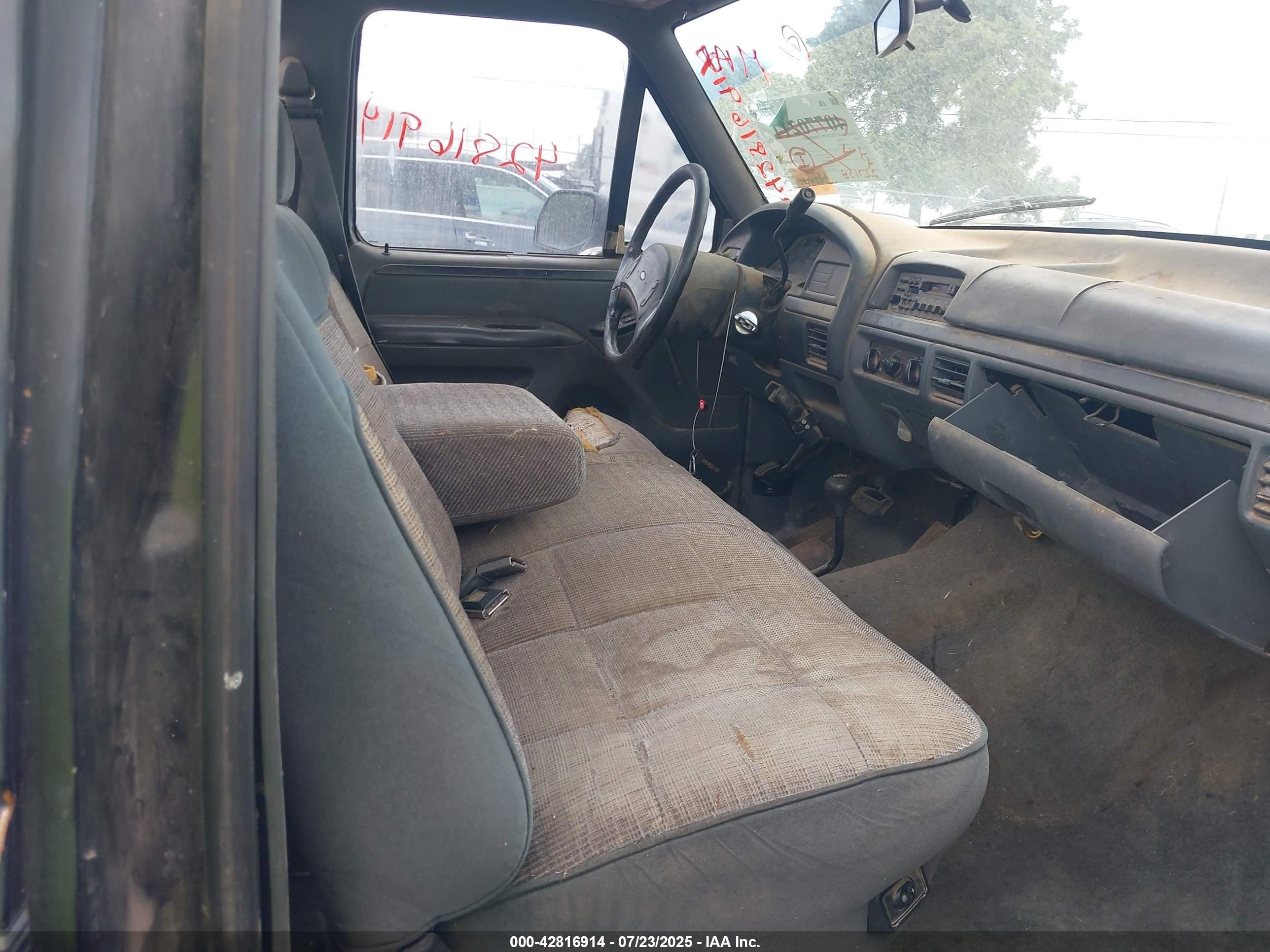 1993 Ford F250   Blue vin: 1FTHF26H4PLB00833