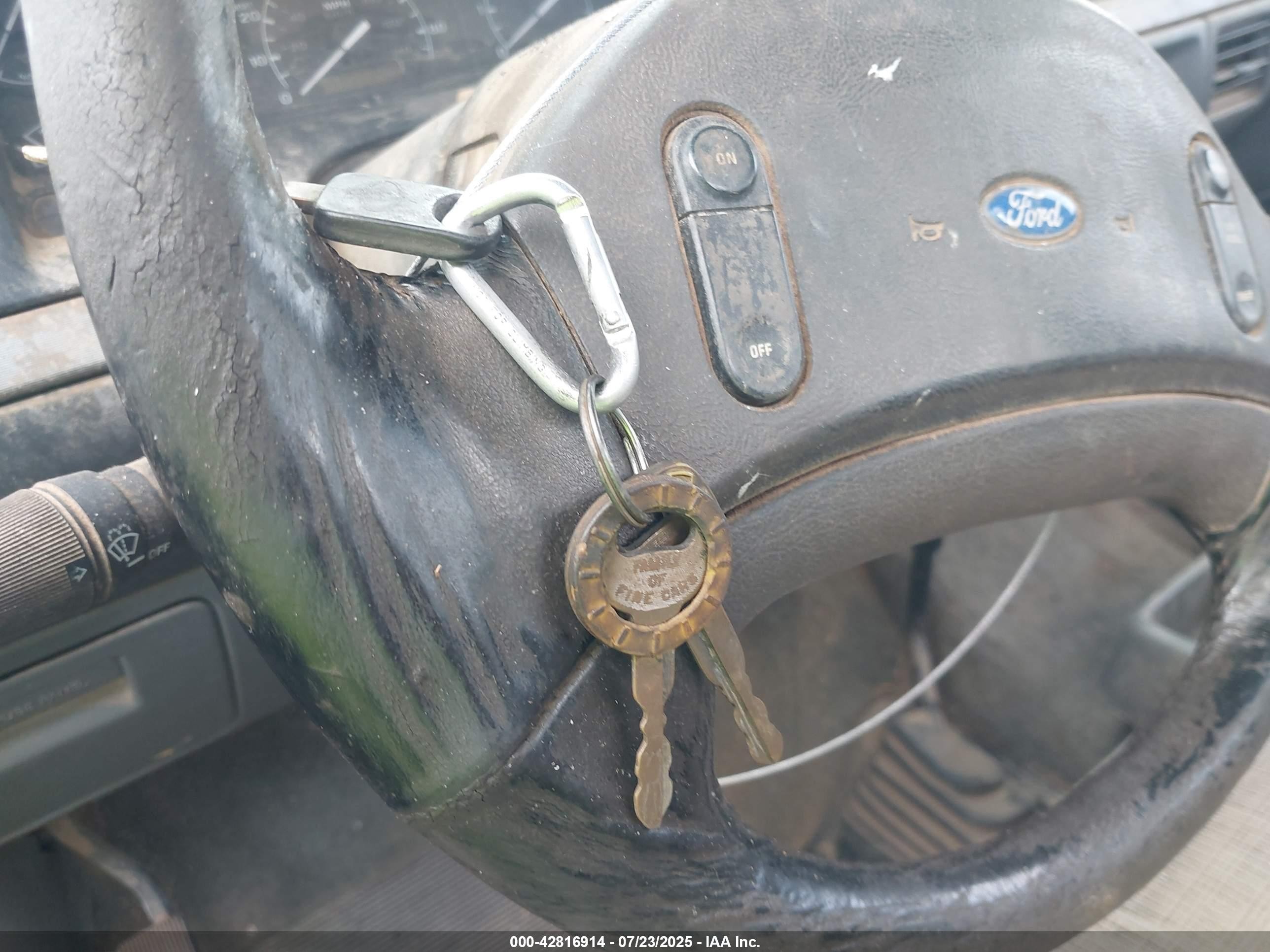 1993 Ford F250   Blue vin: 1FTHF26H4PLB00833