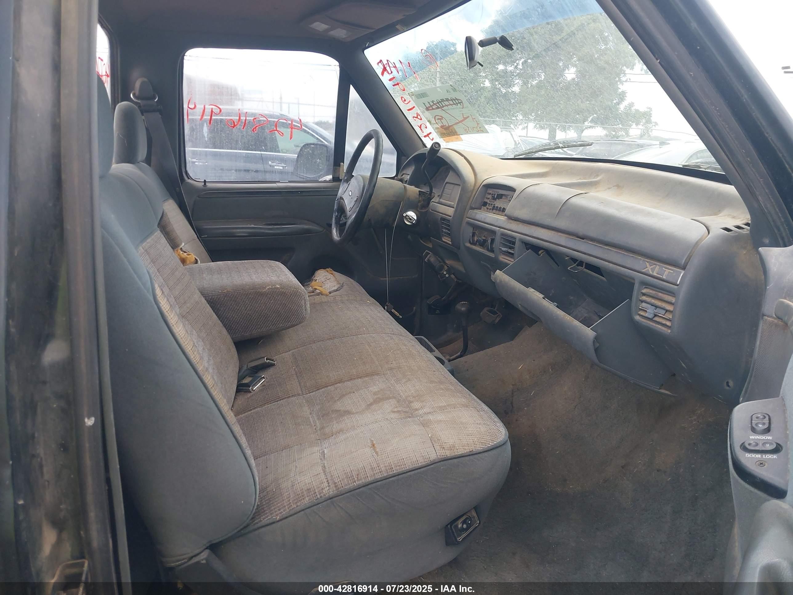 1993 Ford F250   Blue vin: 1FTHF26H4PLB00833