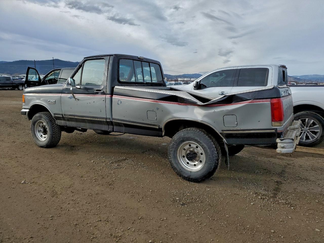 1987 Ford F250 Black vin: 1FTHF26L3HPA40607
