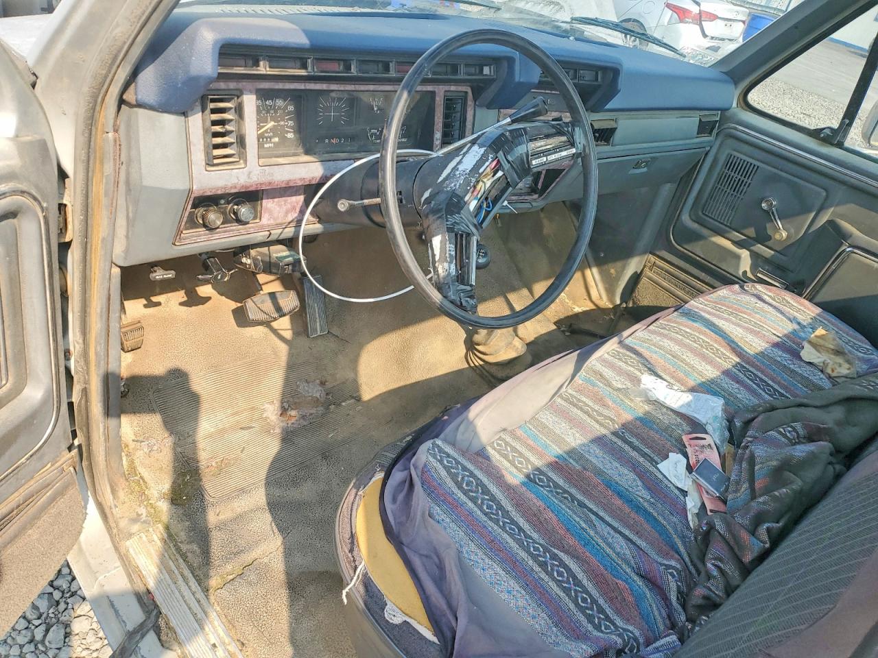 1985 Ford F250 Two Tone vin: 1FTHF26L8FPB34639