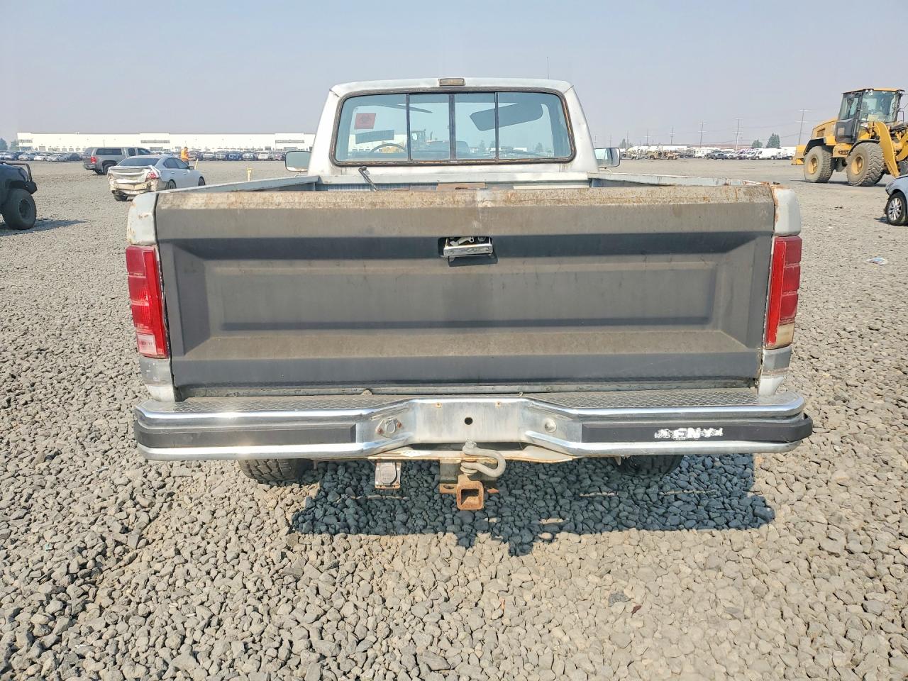 1985 Ford F250 Two Tone vin: 1FTHF26L8FPB34639