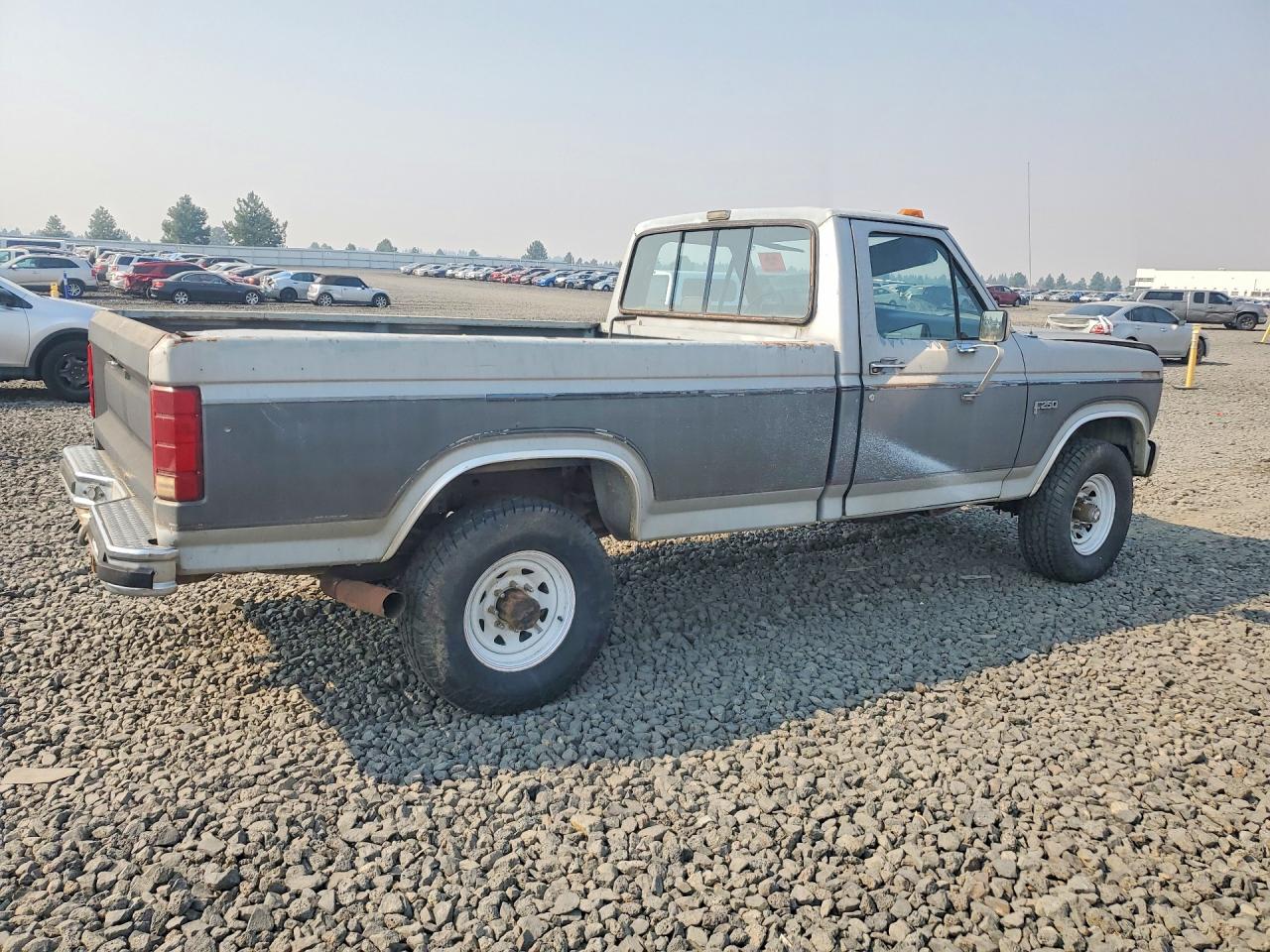 1985 Ford F250 Two Tone vin: 1FTHF26L8FPB34639
