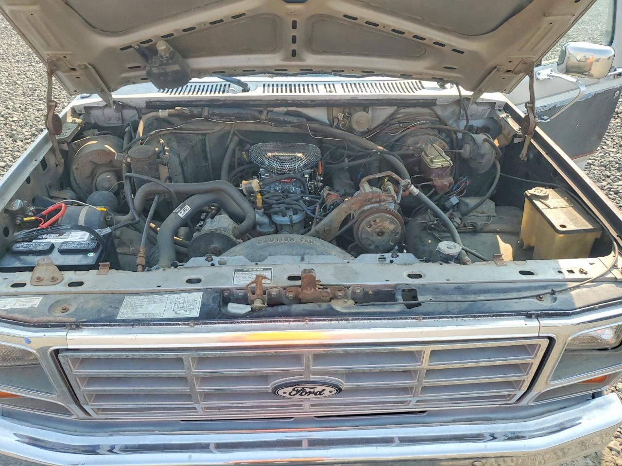 1985 Ford F250 Two Tone vin: 1FTHF26L8FPB34639