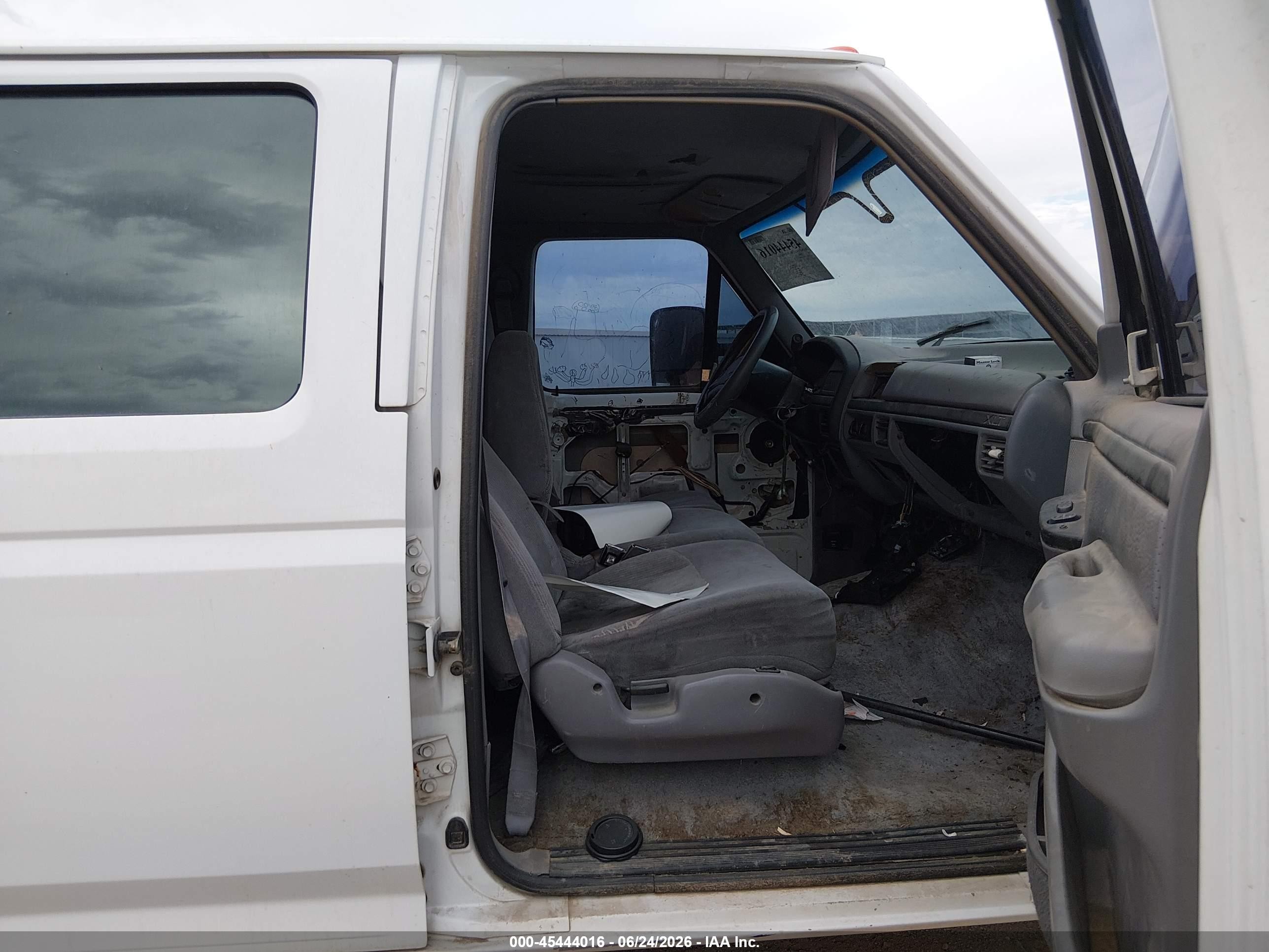 1996 Ford F250   White vin: 1FTHW25G9TEB70903