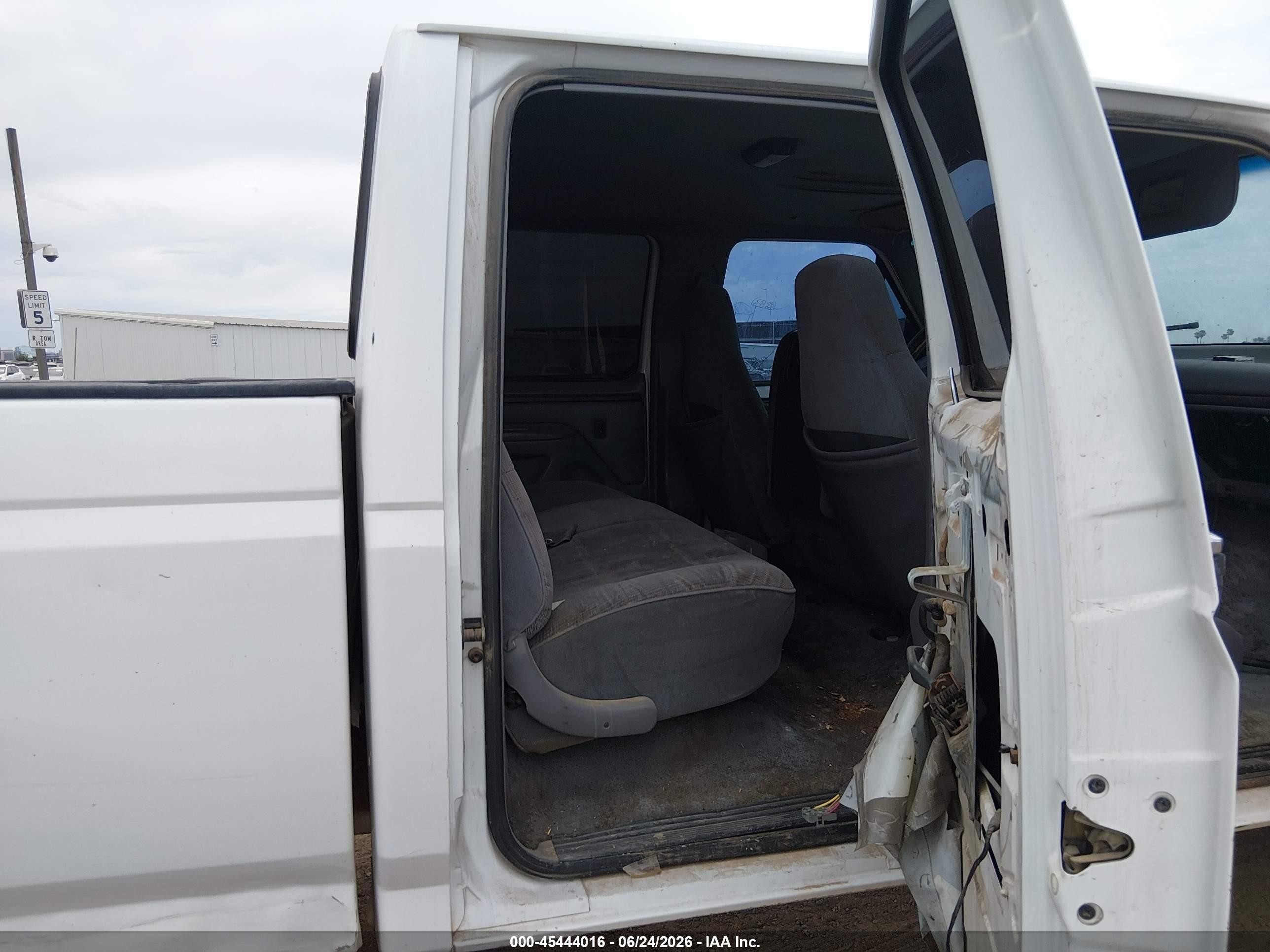 1996 Ford F250   White vin: 1FTHW25G9TEB70903