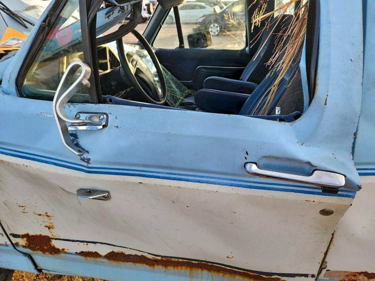 1987 Ford F250 Blue vin: 1FTHX2516HKA35170