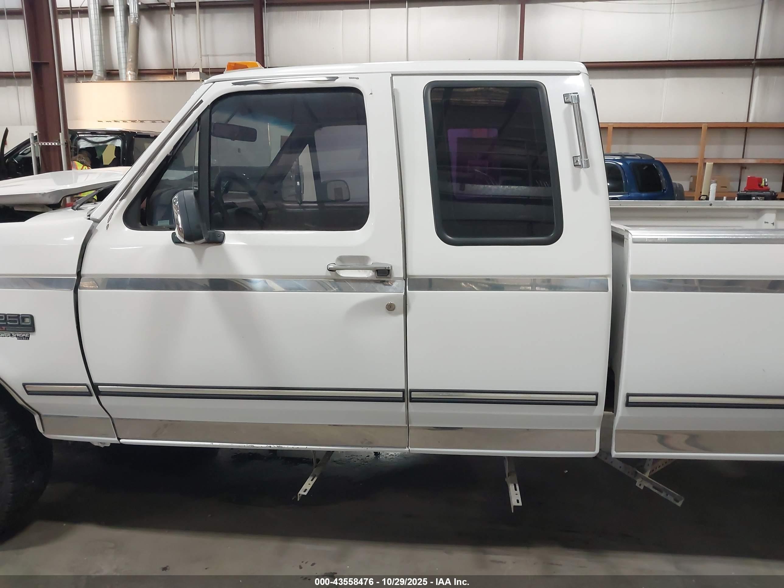 1995 Ford F250   White vin: 1FTHX25F8SKB76602