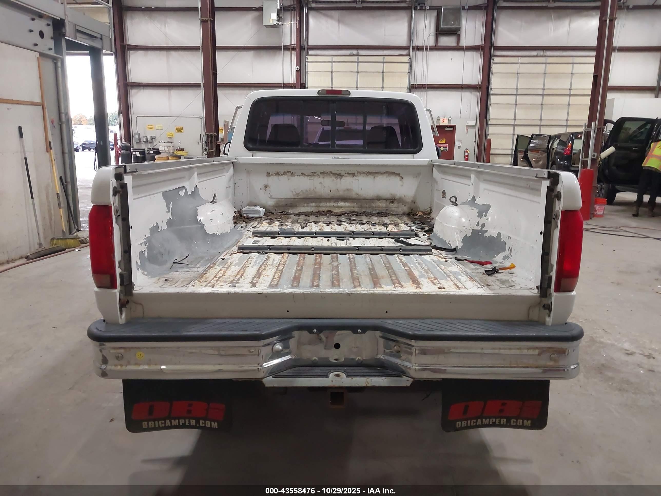 1995 Ford F250   White vin: 1FTHX25F8SKB76602