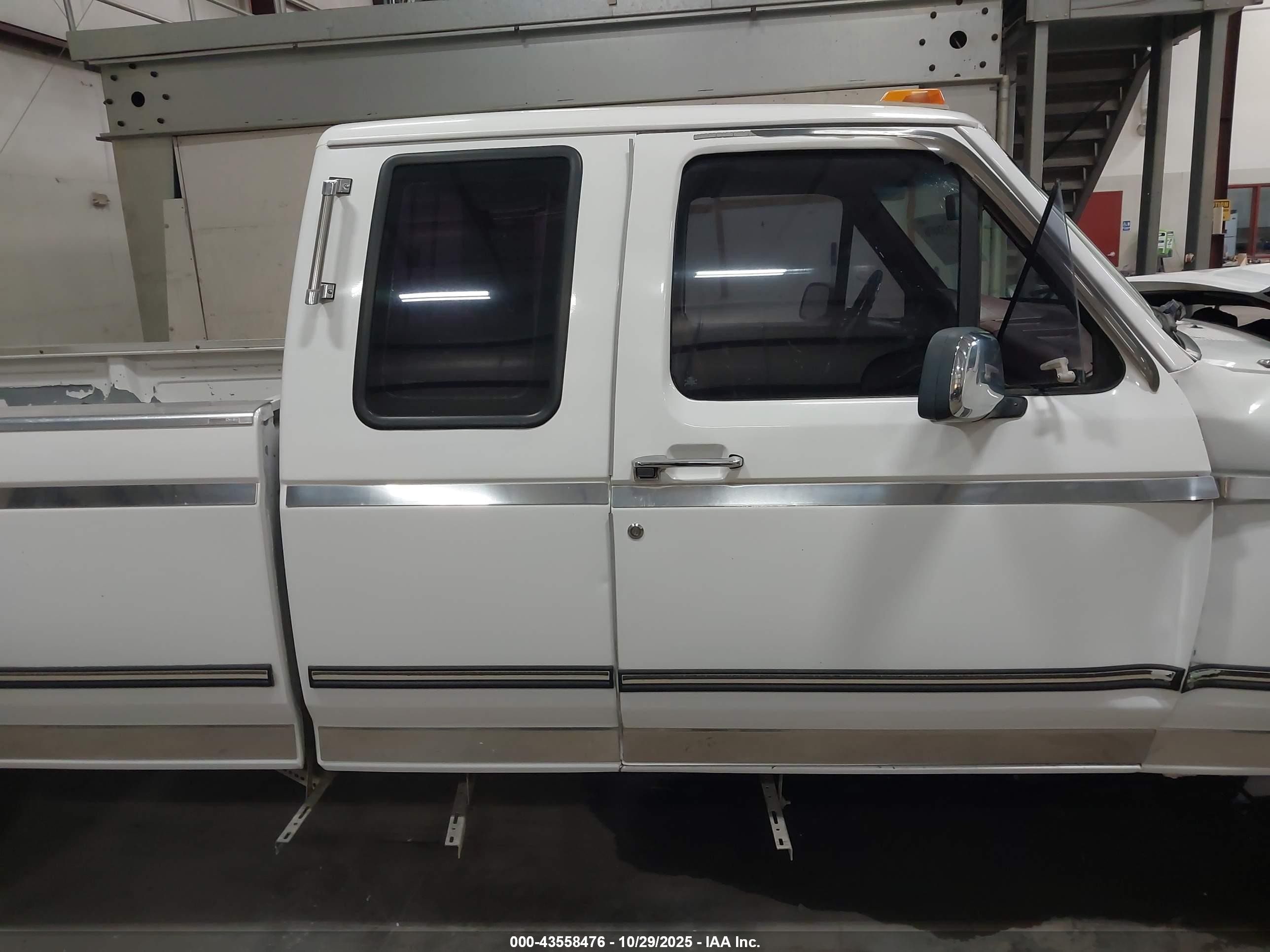 1995 Ford F250   White vin: 1FTHX25F8SKB76602