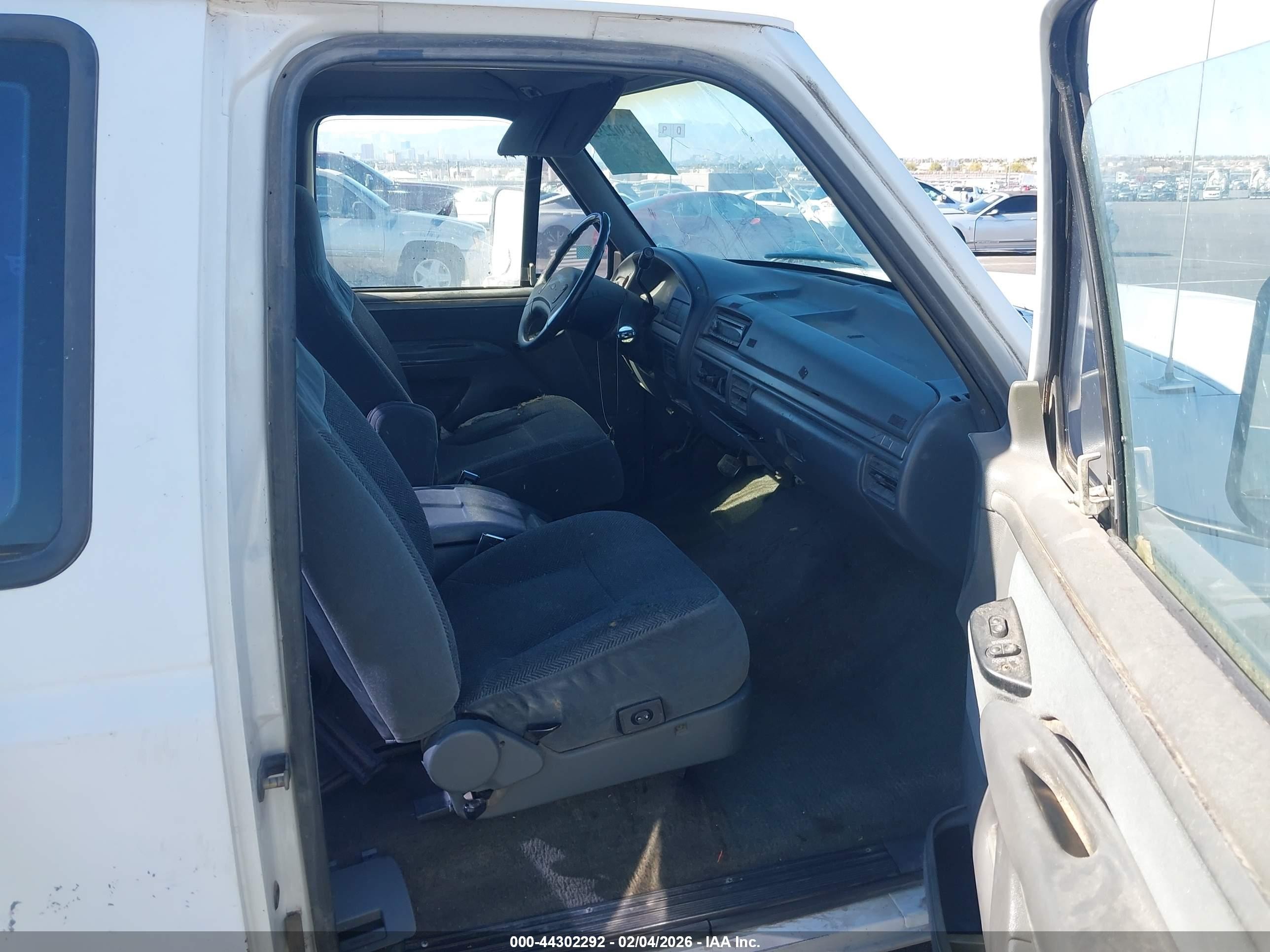 1993 Ford F250   White vin: 1FTHX25G2PKA15243
