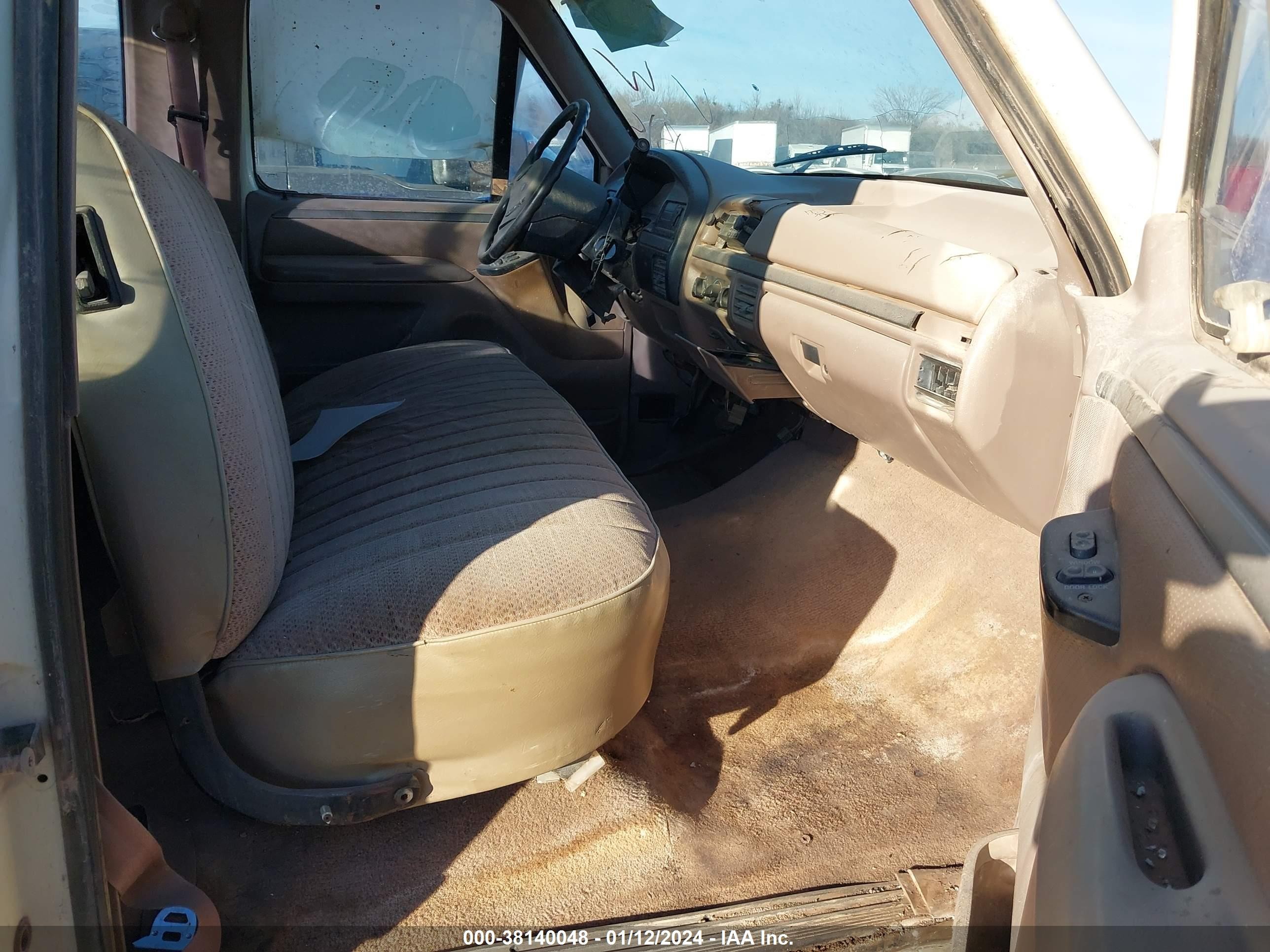 1994 Ford F250   White vin: 1FTHX25H6RKC01430