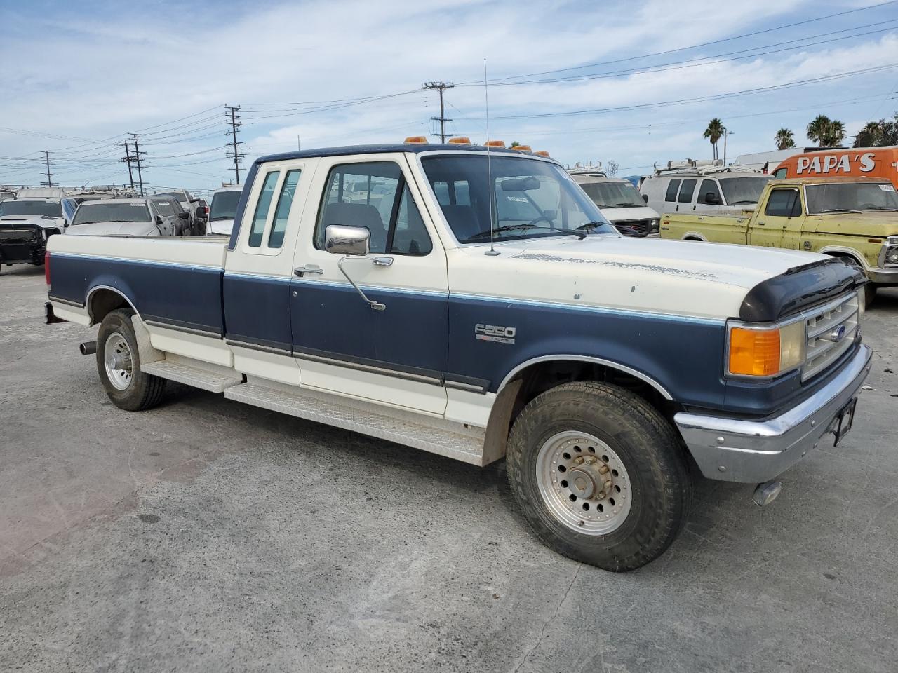 1987 Ford F250 Two Tone vin: 1FTHX25L1HKA24949