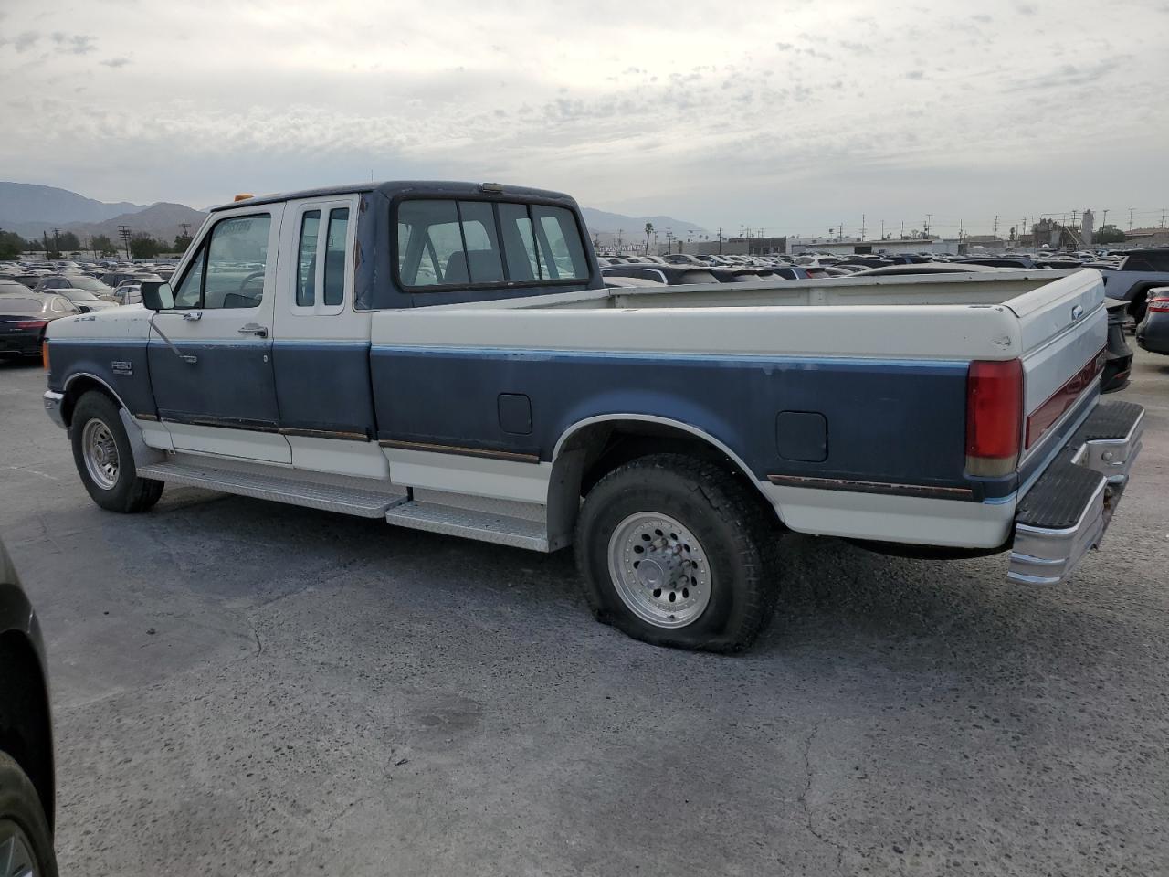 1987 Ford F250 Two Tone vin: 1FTHX25L1HKA24949