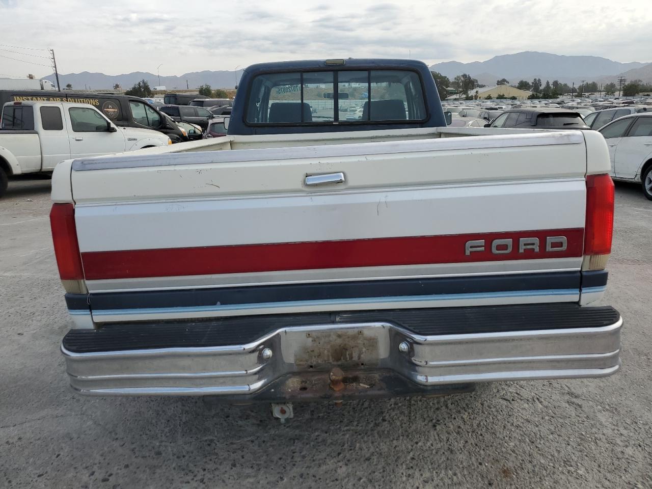 1987 Ford F250 Two Tone vin: 1FTHX25L1HKA24949