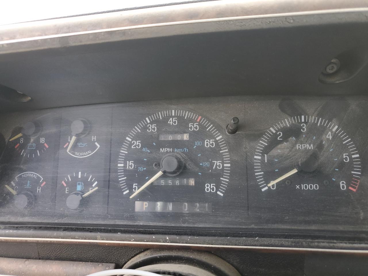1987 Ford F250 Two Tone vin: 1FTHX25L1HKA24949
