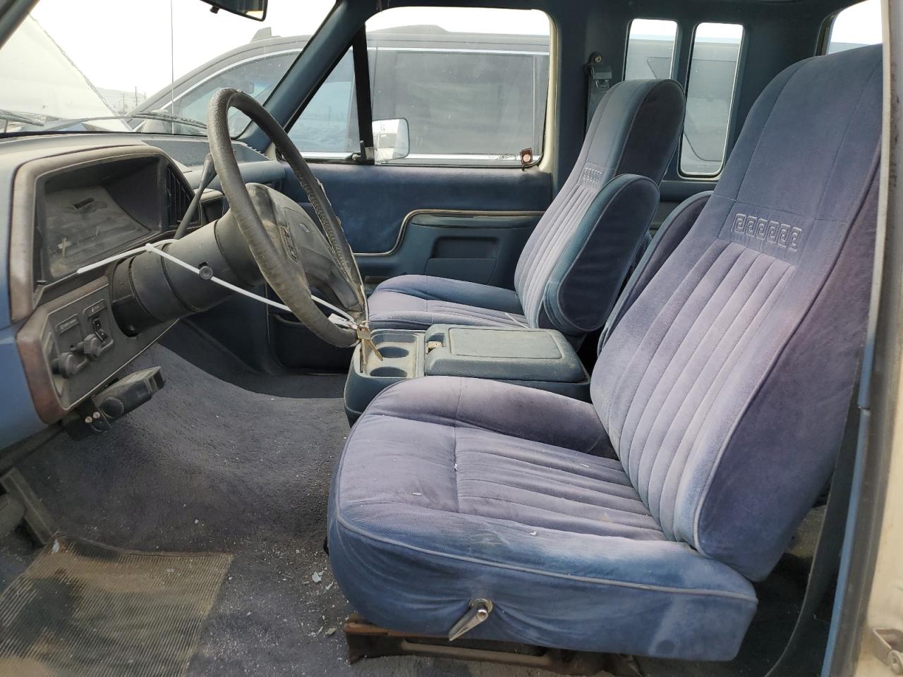 1987 Ford F250 Two Tone vin: 1FTHX25L1HKA24949