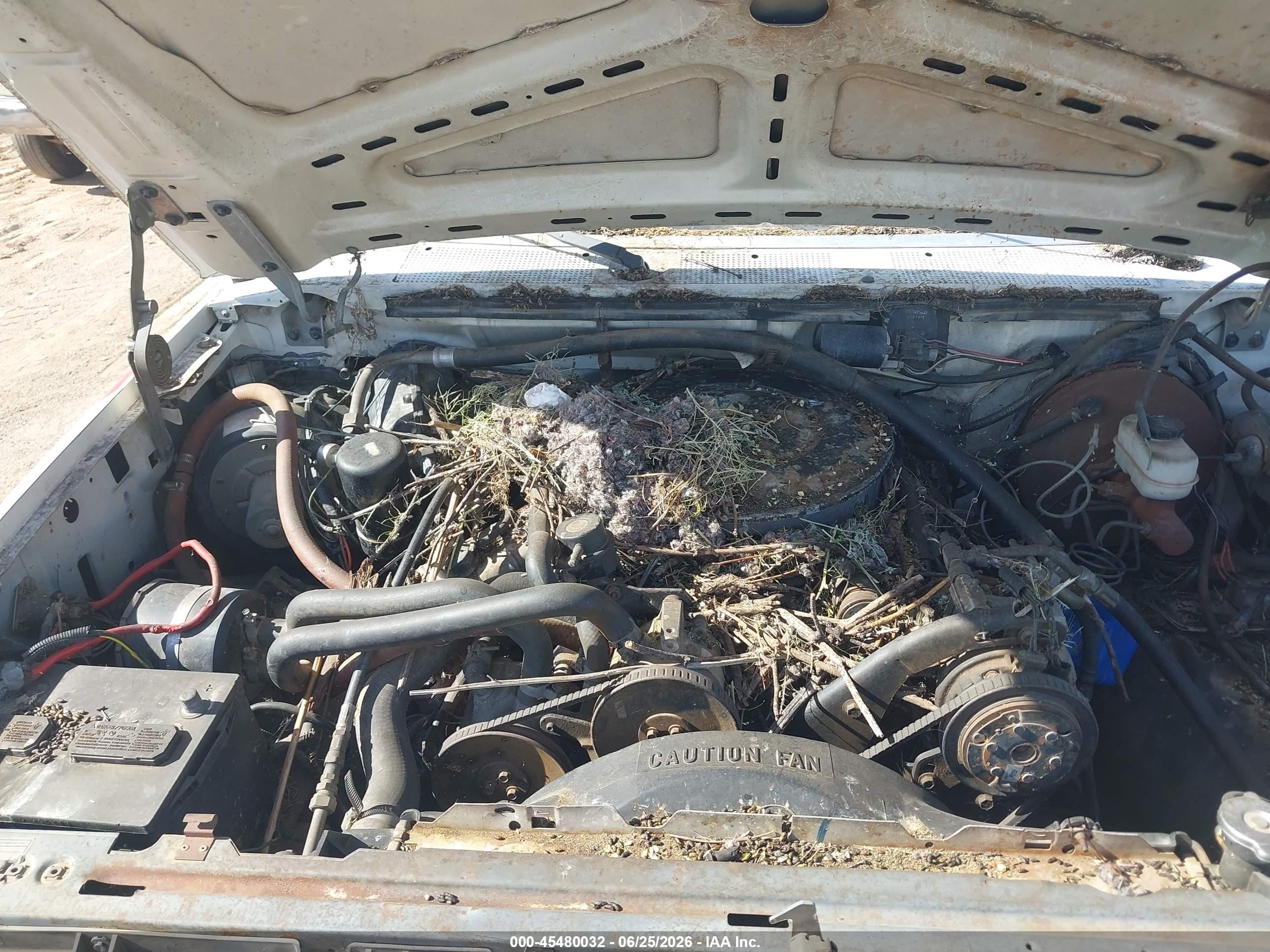 1987 Ford F250   White vin: 1FTHX25L2HKB06379