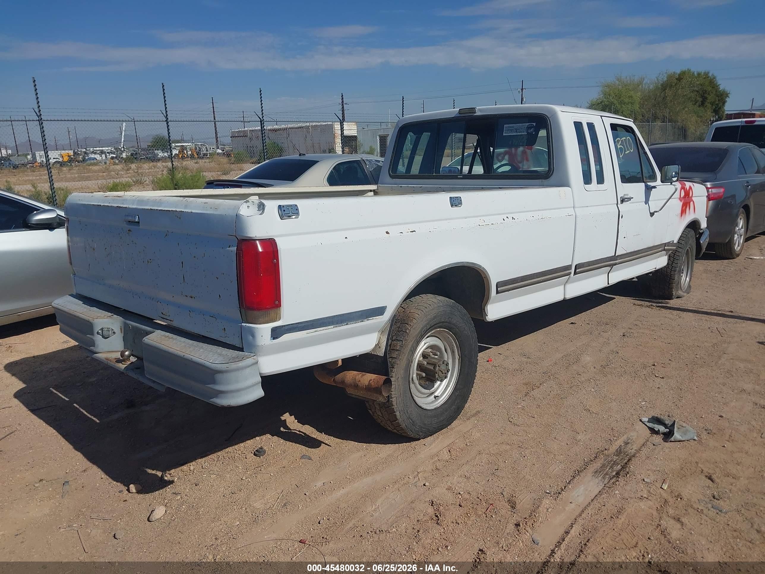 1987 Ford F250   White vin: 1FTHX25L2HKB06379