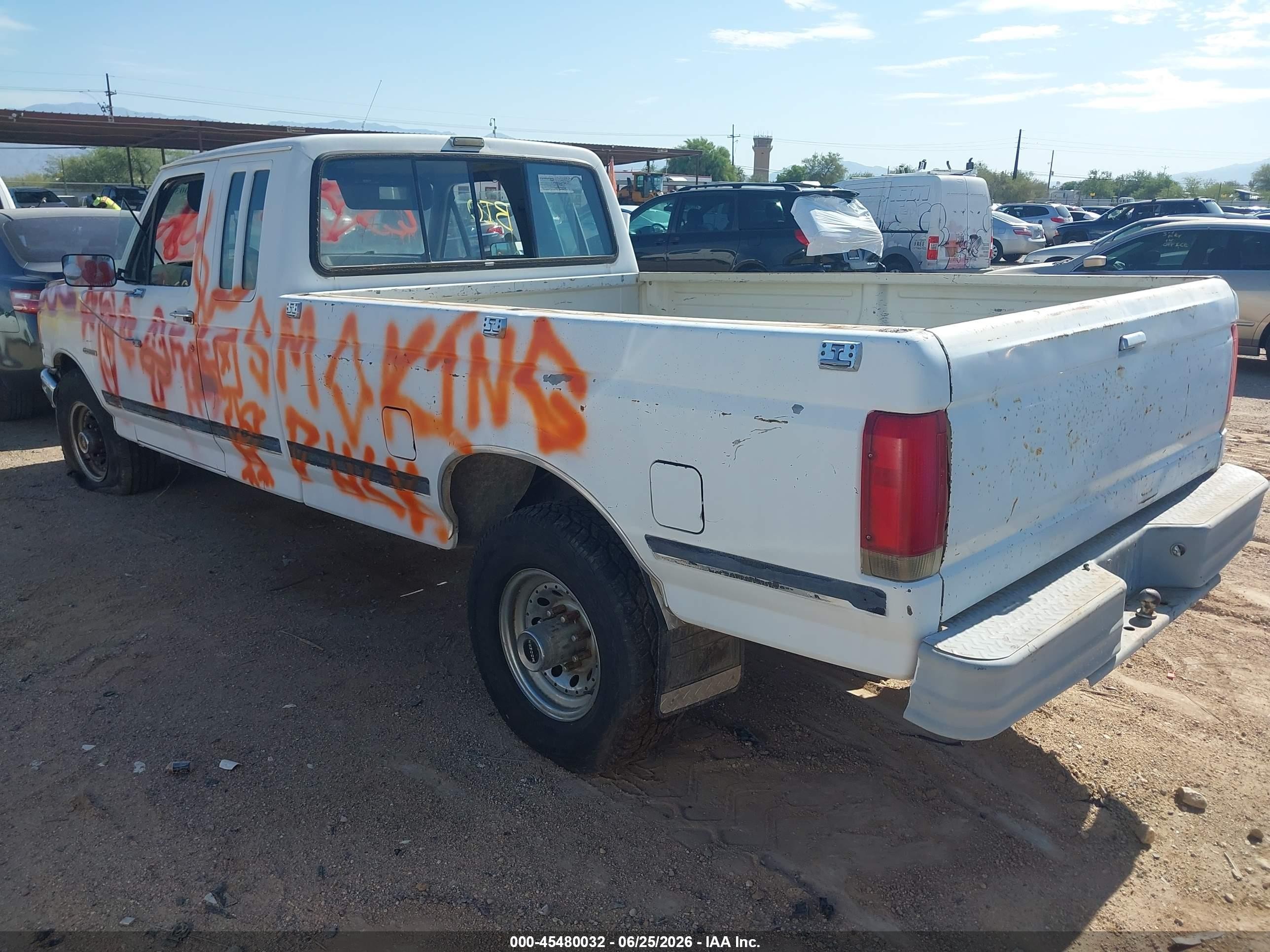 1987 Ford F250   White vin: 1FTHX25L2HKB06379